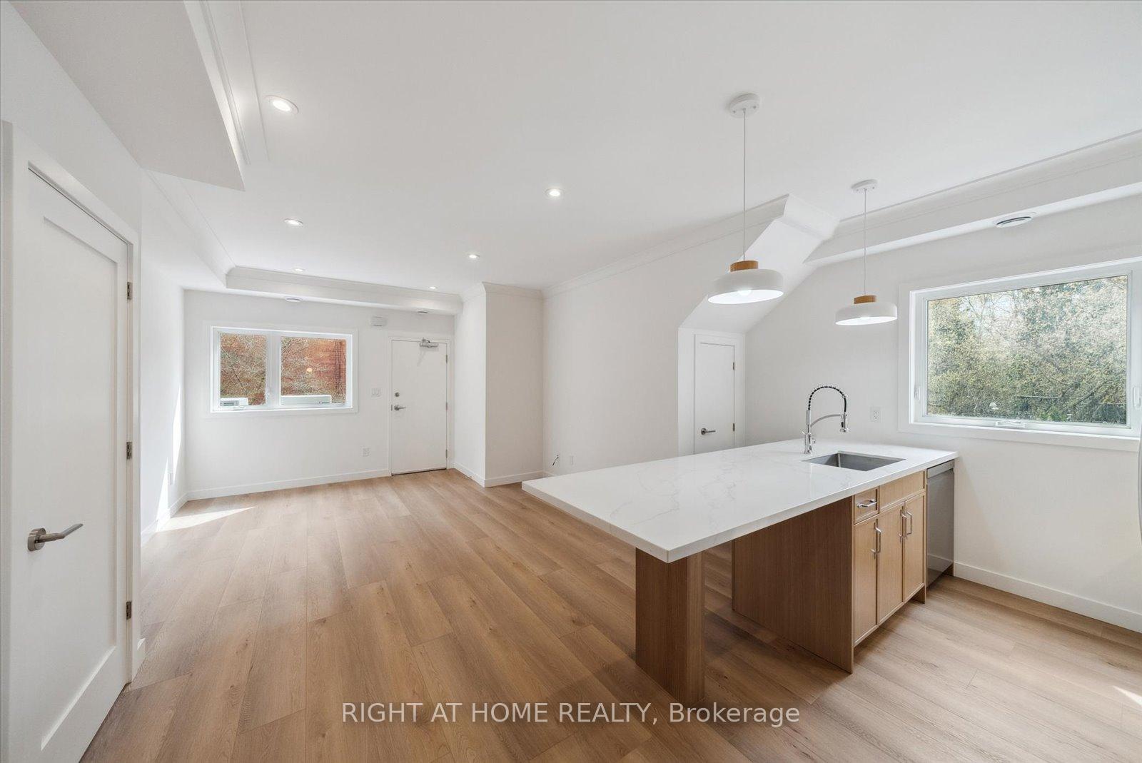 Photo 3 of Unit 5, 125 Kendal Ave, Toronto, The Annex — HOMEH