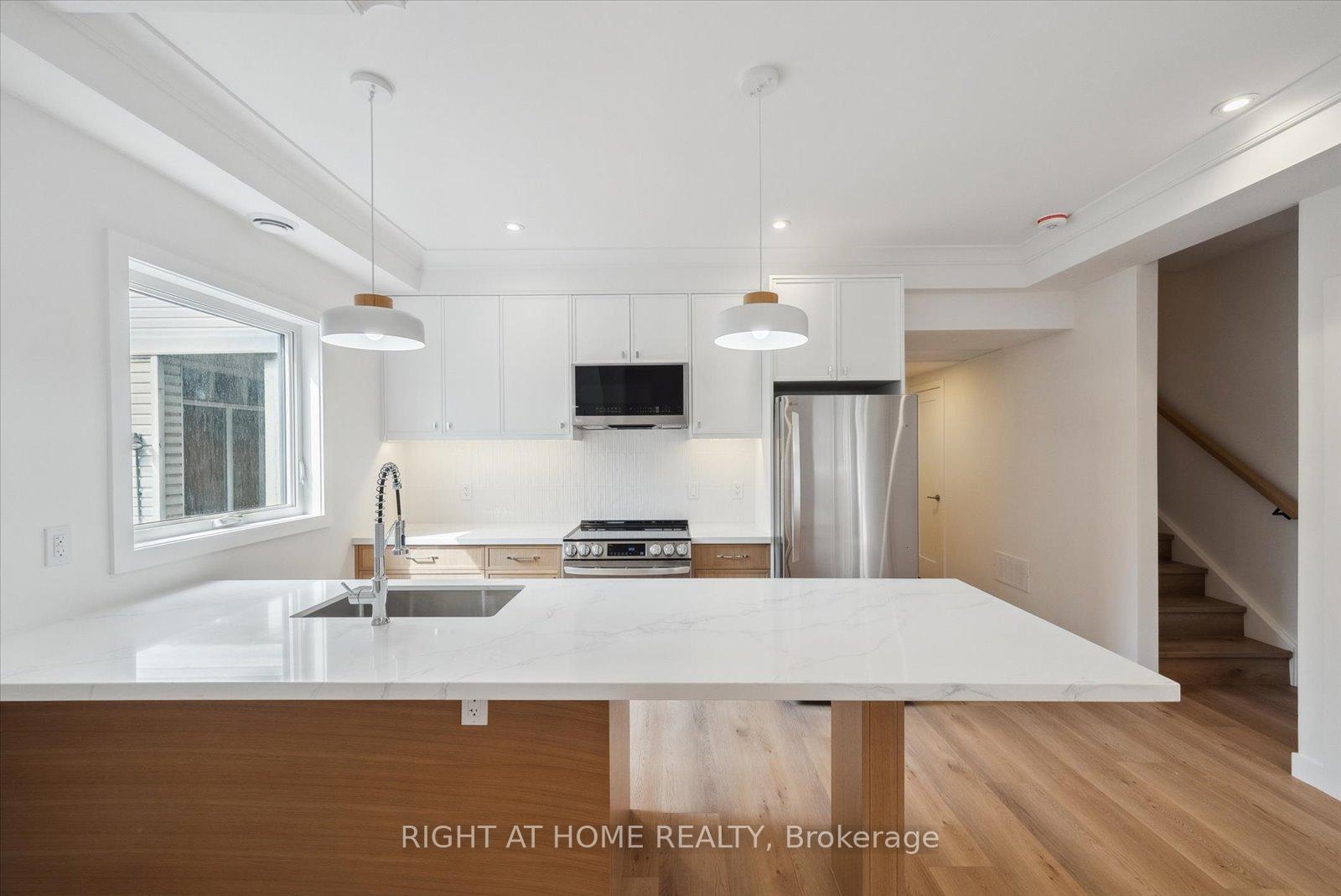 Photo 4 of Unit 5, 125 Kendal Ave, Toronto, The Annex — HOMEH