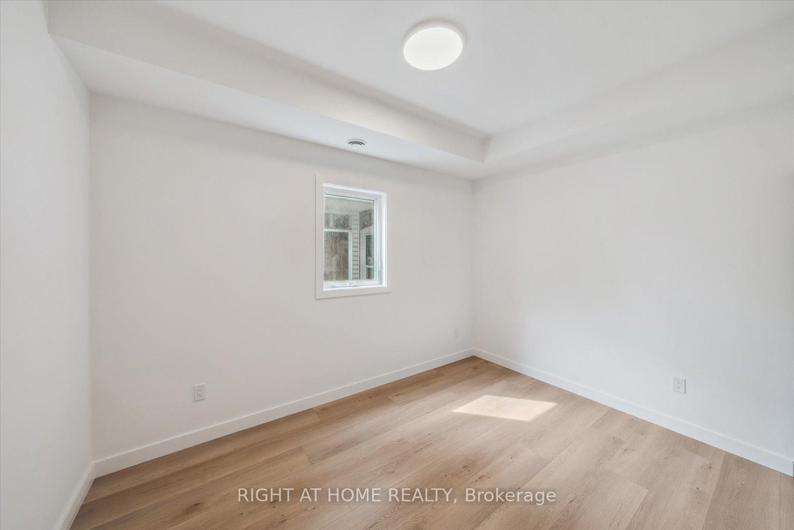 Photo 7 of Unit 5, 125 Kendal Ave, Toronto, The Annex — HOMEH