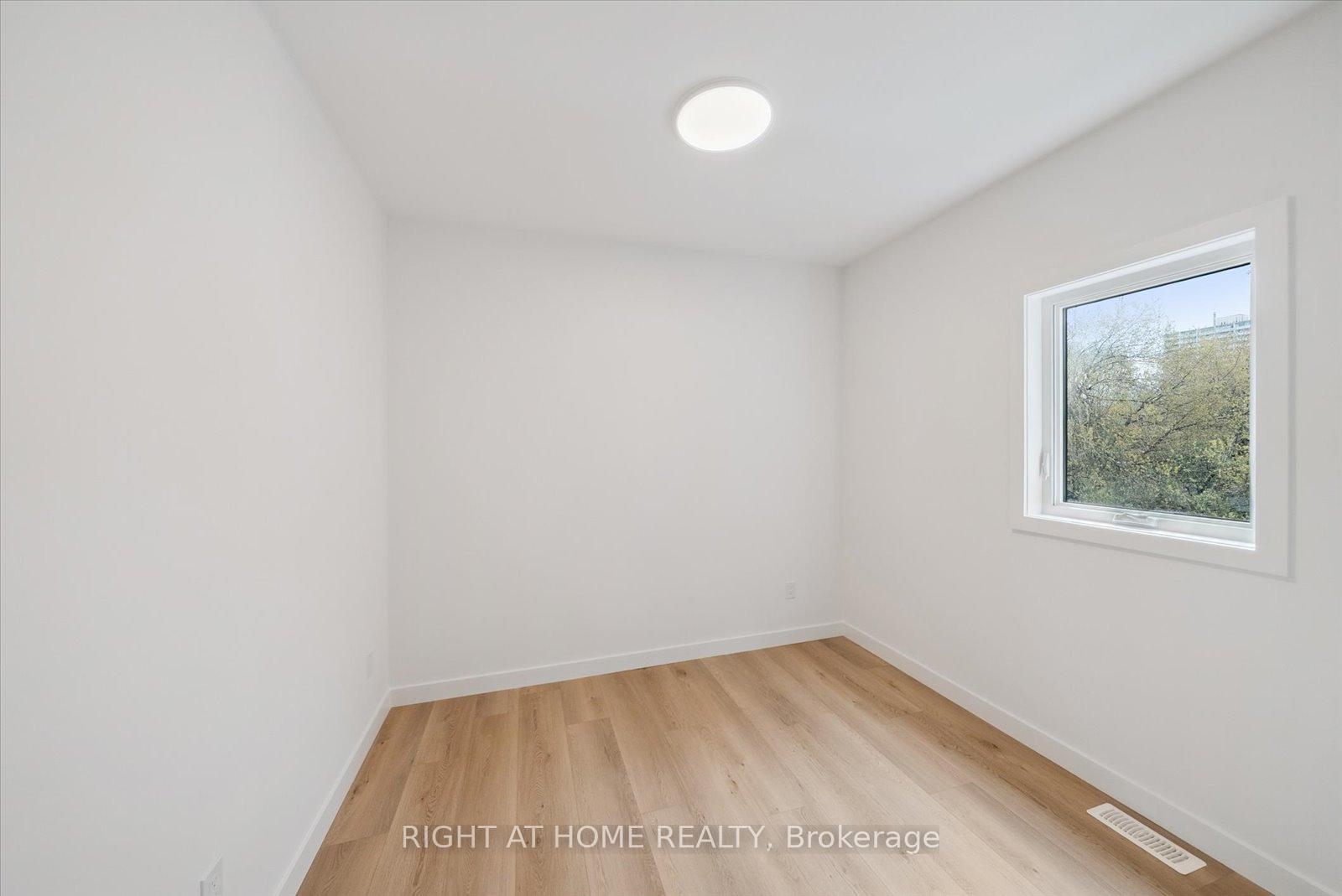 Photo 10 of Unit 5, 125 Kendal Ave, Toronto, The Annex — HOMEH