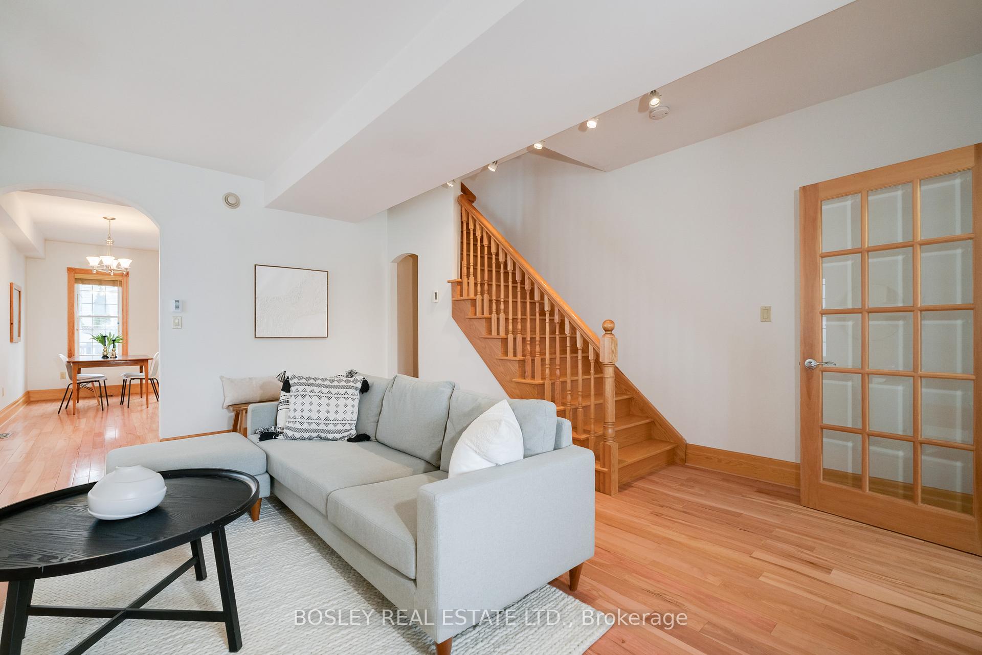 Photo 3 of 19 Epsom Avenue, Toronto, Woodbine-Lumsden — HOMEH