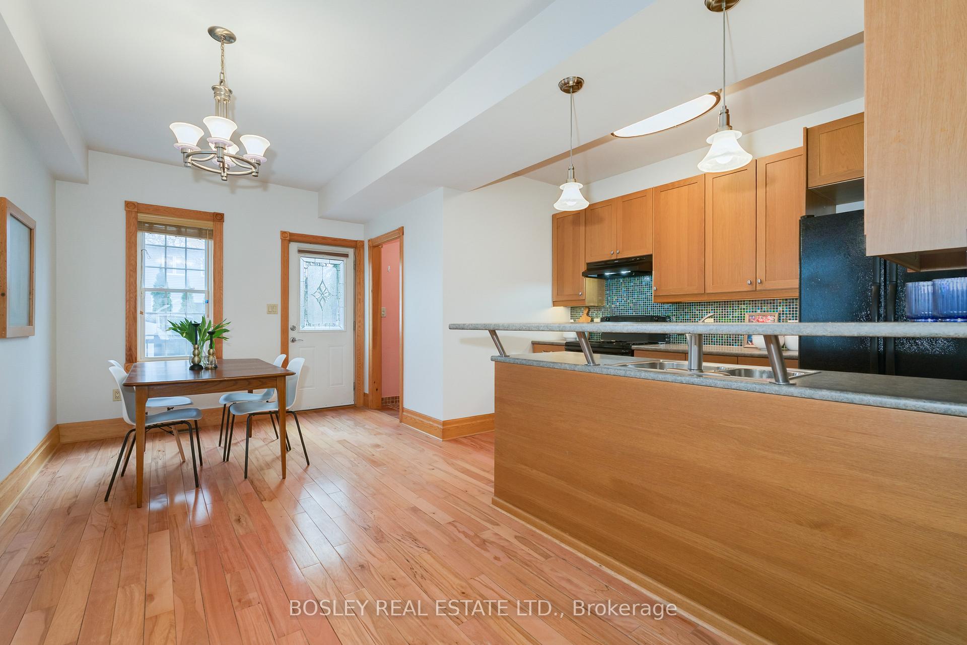Photo 5 of 19 Epsom Avenue, Toronto, Woodbine-Lumsden — HOMEH