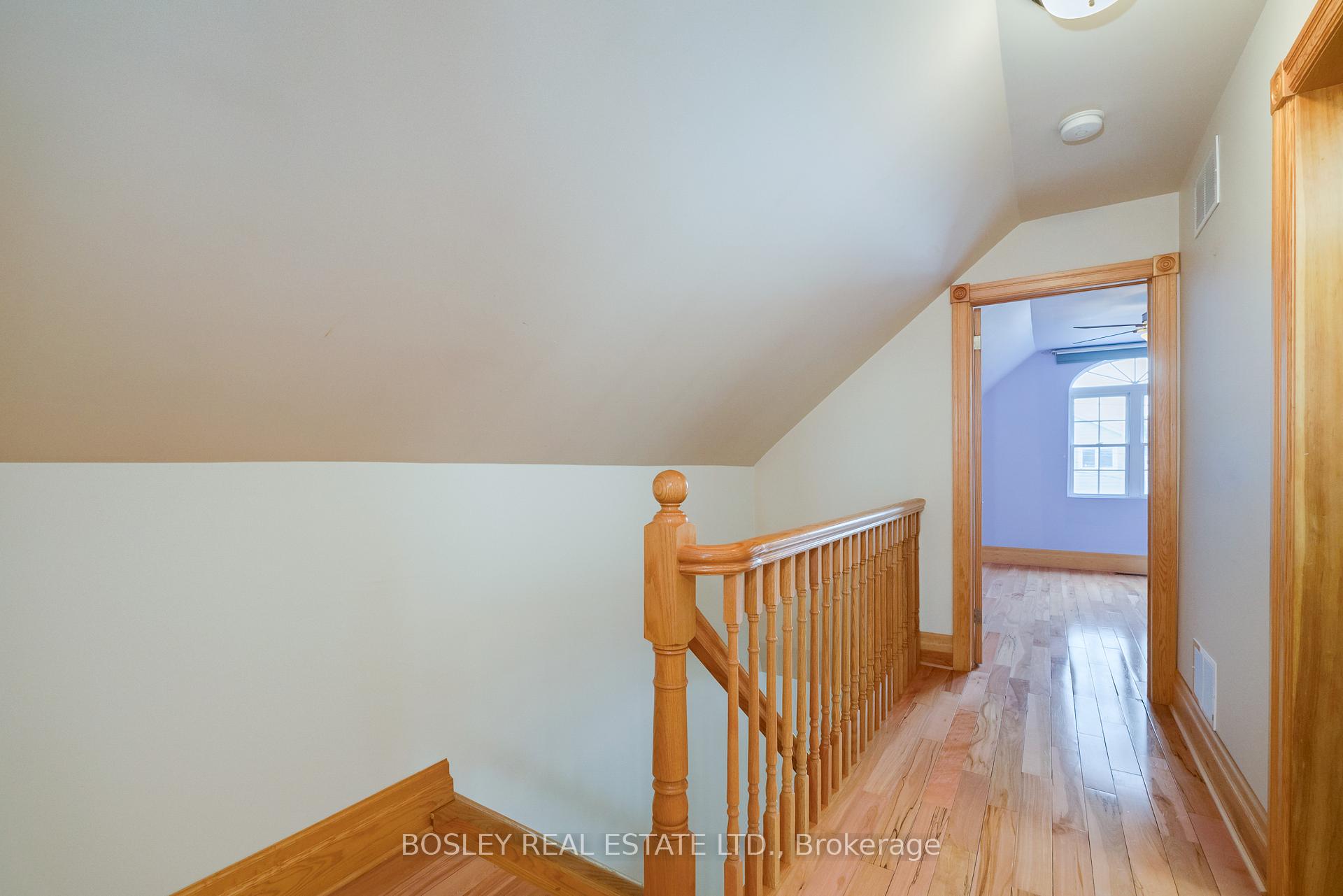 Photo 9 of 19 Epsom Avenue, Toronto, Woodbine-Lumsden — HOMEH