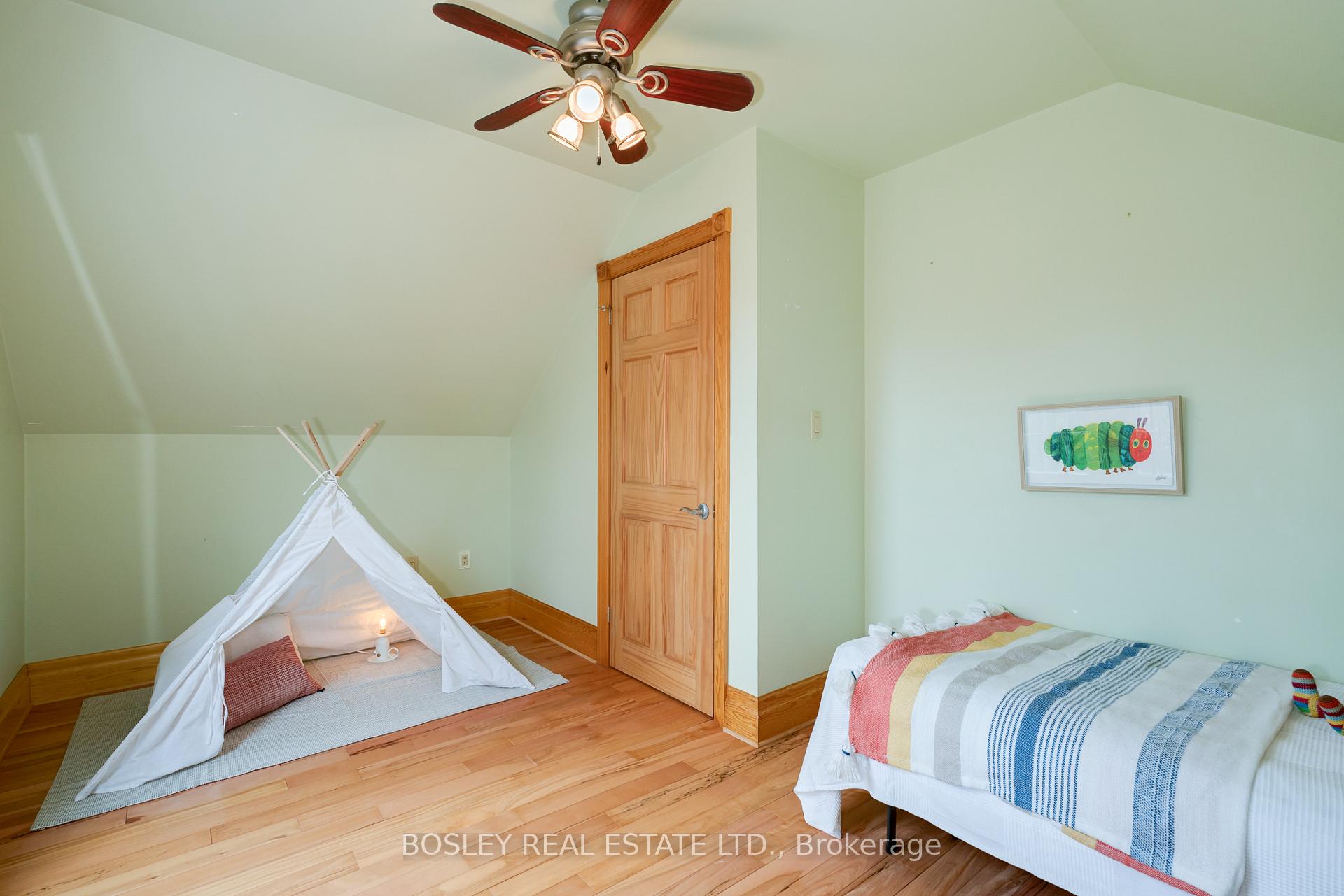 Photo 15 of 19 Epsom Avenue, Toronto, Woodbine-Lumsden — HOMEH