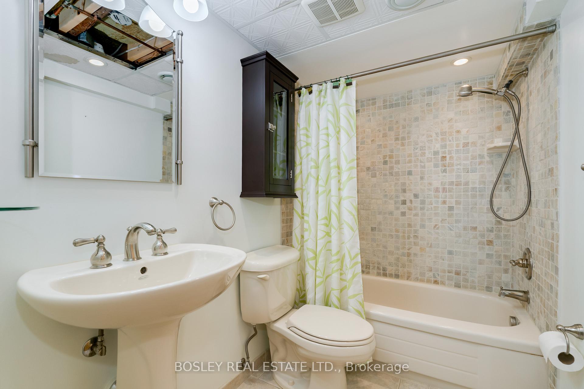 Photo 22 of 19 Epsom Avenue, Toronto, Woodbine-Lumsden — HOMEH
