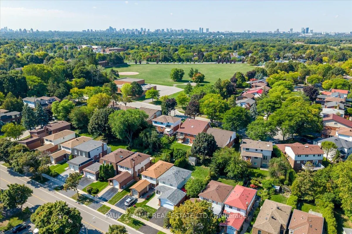 Photo 25 of 175 Simonston Boulevard, Markham, German Mills — HOMEH