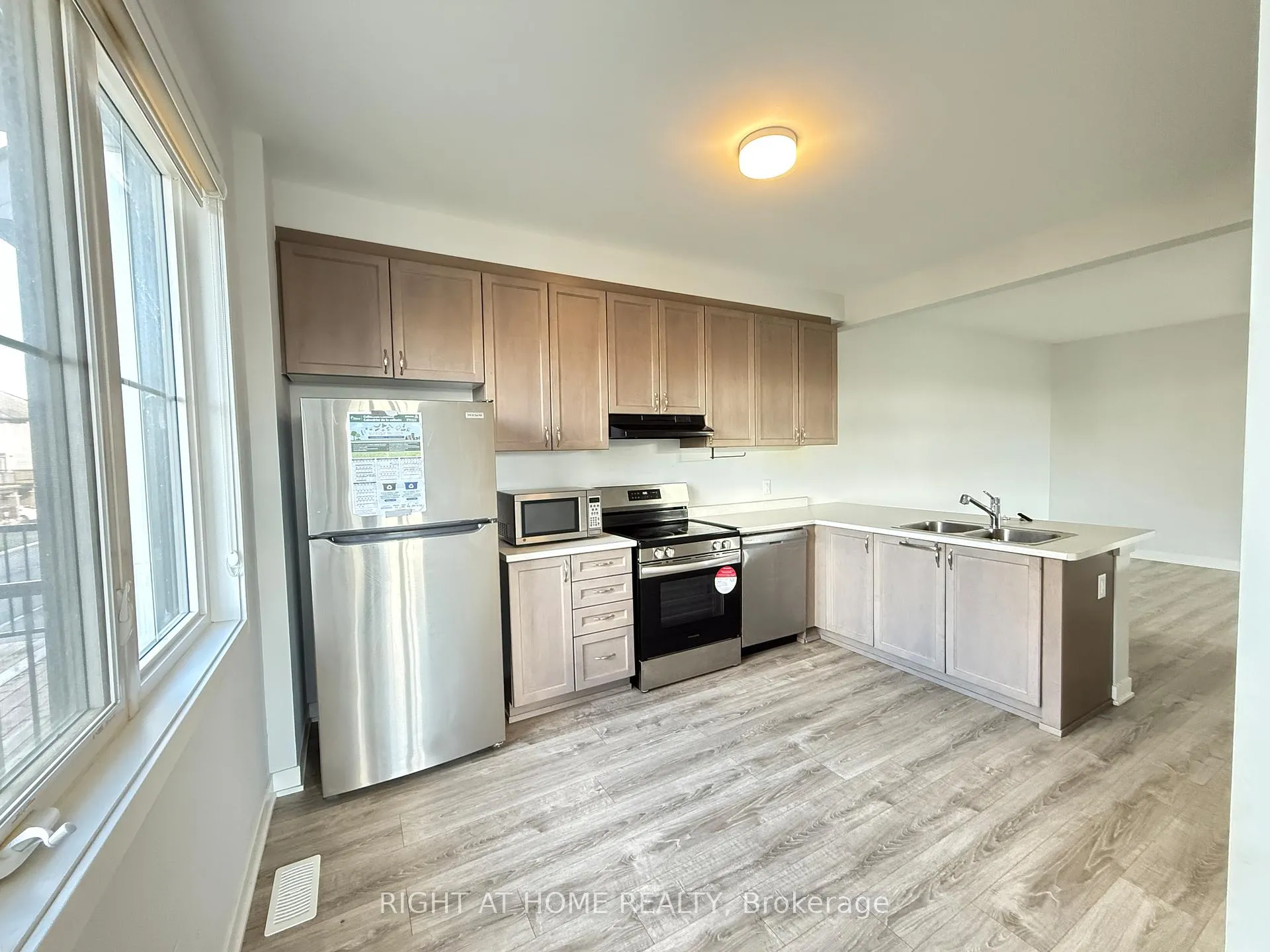 Photo 13 of 63 Stitch Mews, Ottawa, Goulbourn Twp From Franktown Rd/South To Rideau — HOMEH