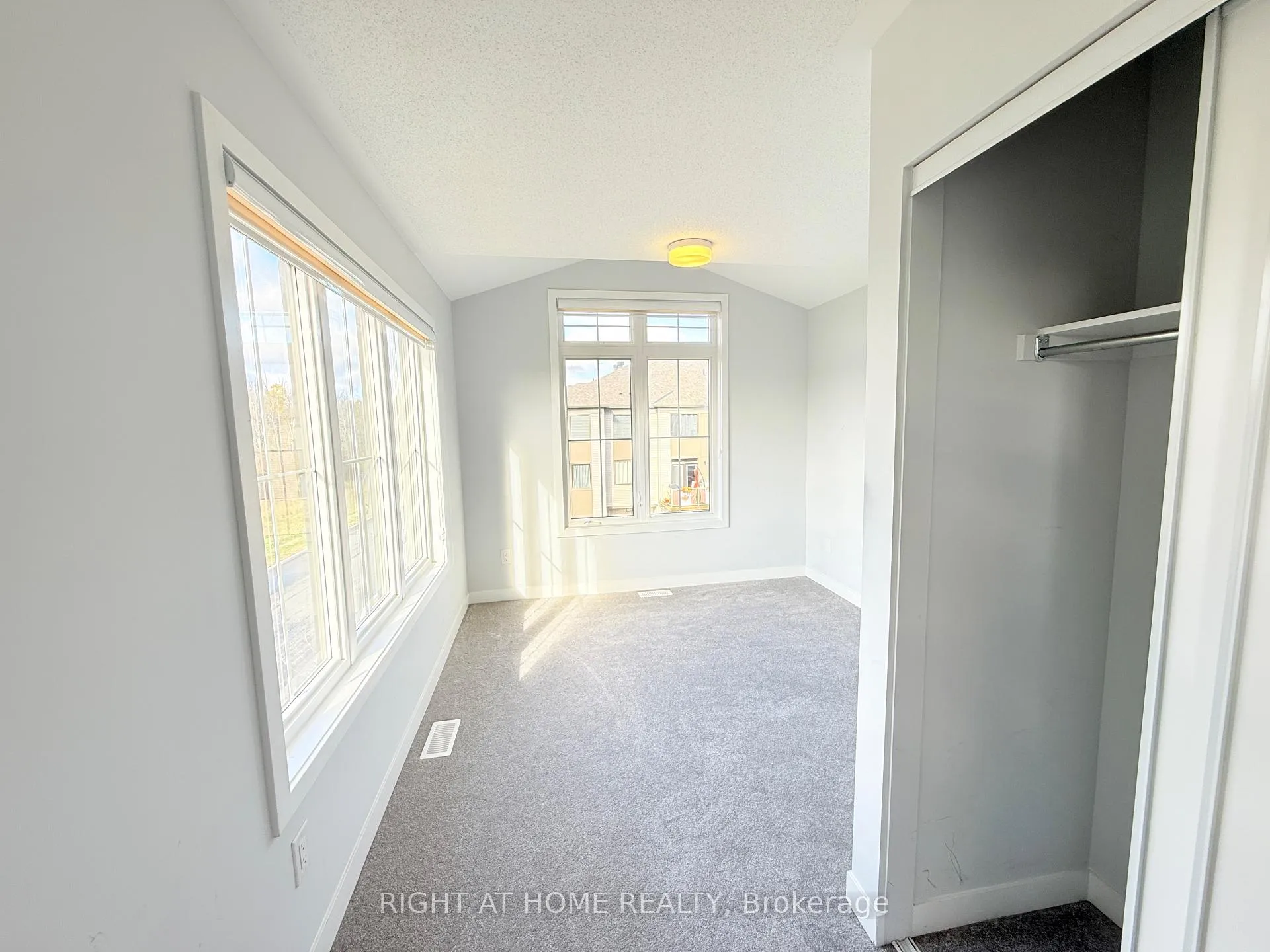 Photo 20 of 63 Stitch Mews, Ottawa, Goulbourn Twp From Franktown Rd/South To Rideau — HOMEH