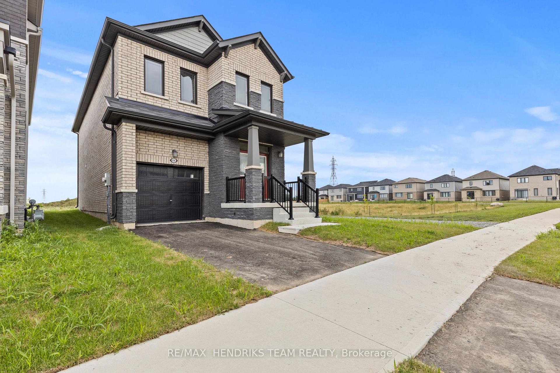 Photo 2 of 456 Barker Parkway, Thorold, Rolling Meadows — HOMEH