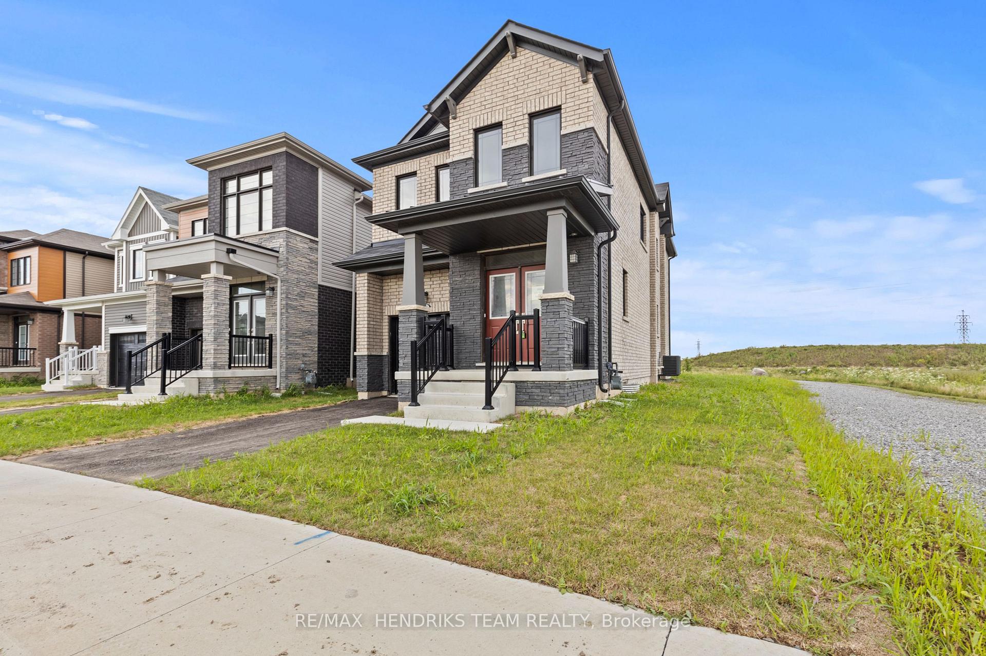 Photo 3 of 456 Barker Parkway, Thorold, Rolling Meadows — HOMEH