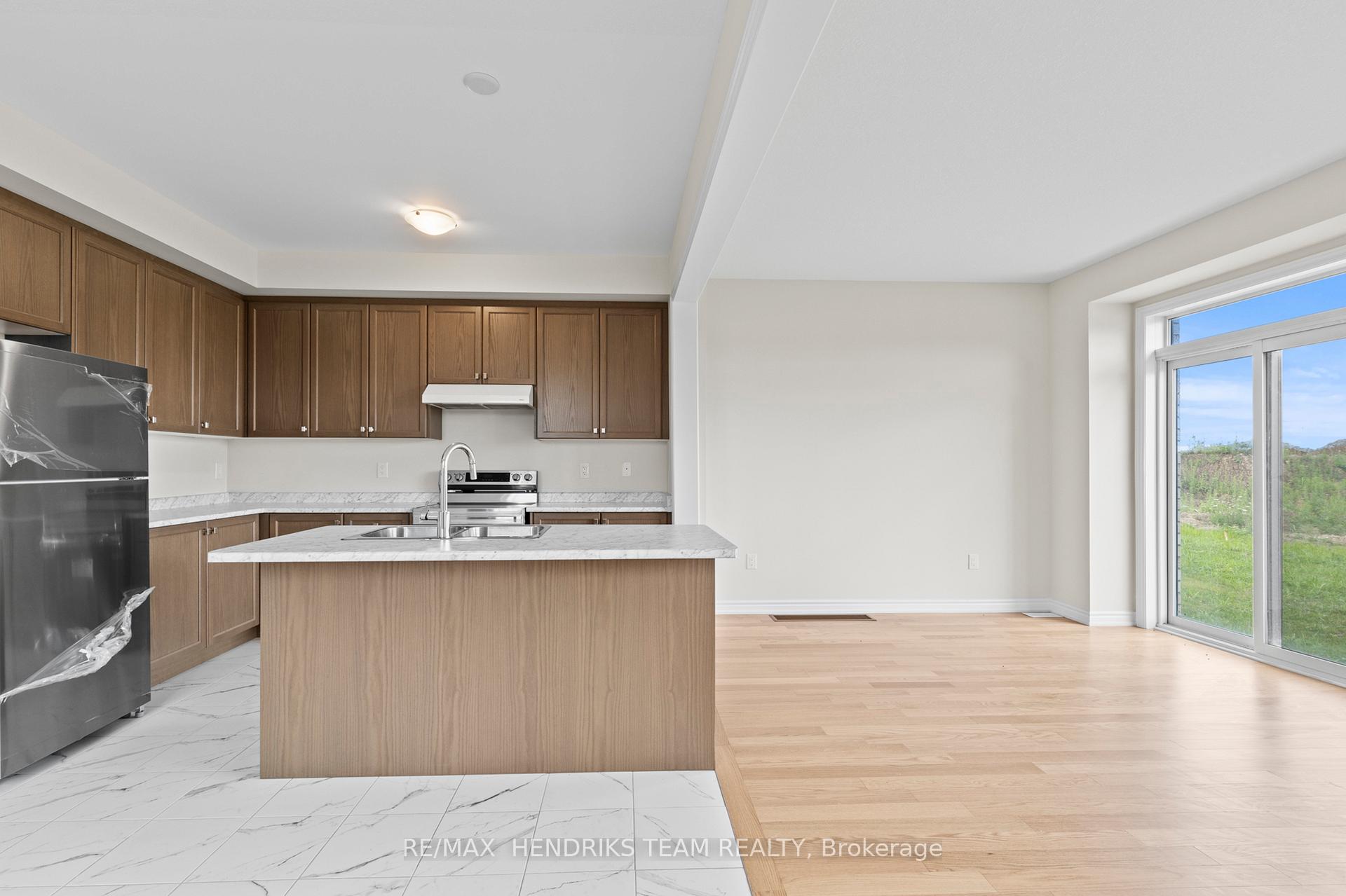 Photo 6 of 456 Barker Parkway, Thorold, Rolling Meadows — HOMEH