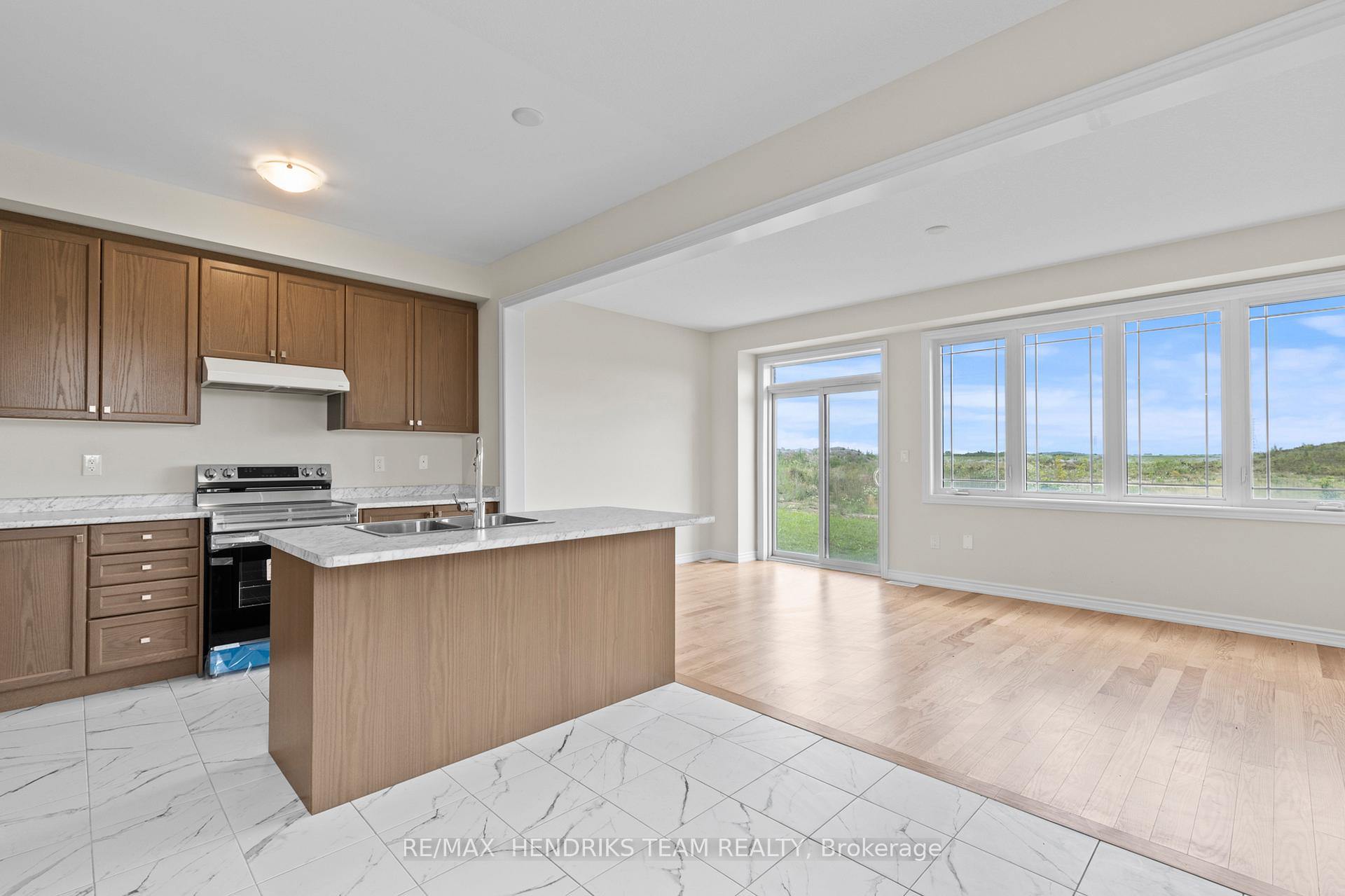 Photo 7 of 456 Barker Parkway, Thorold, Rolling Meadows — HOMEH
