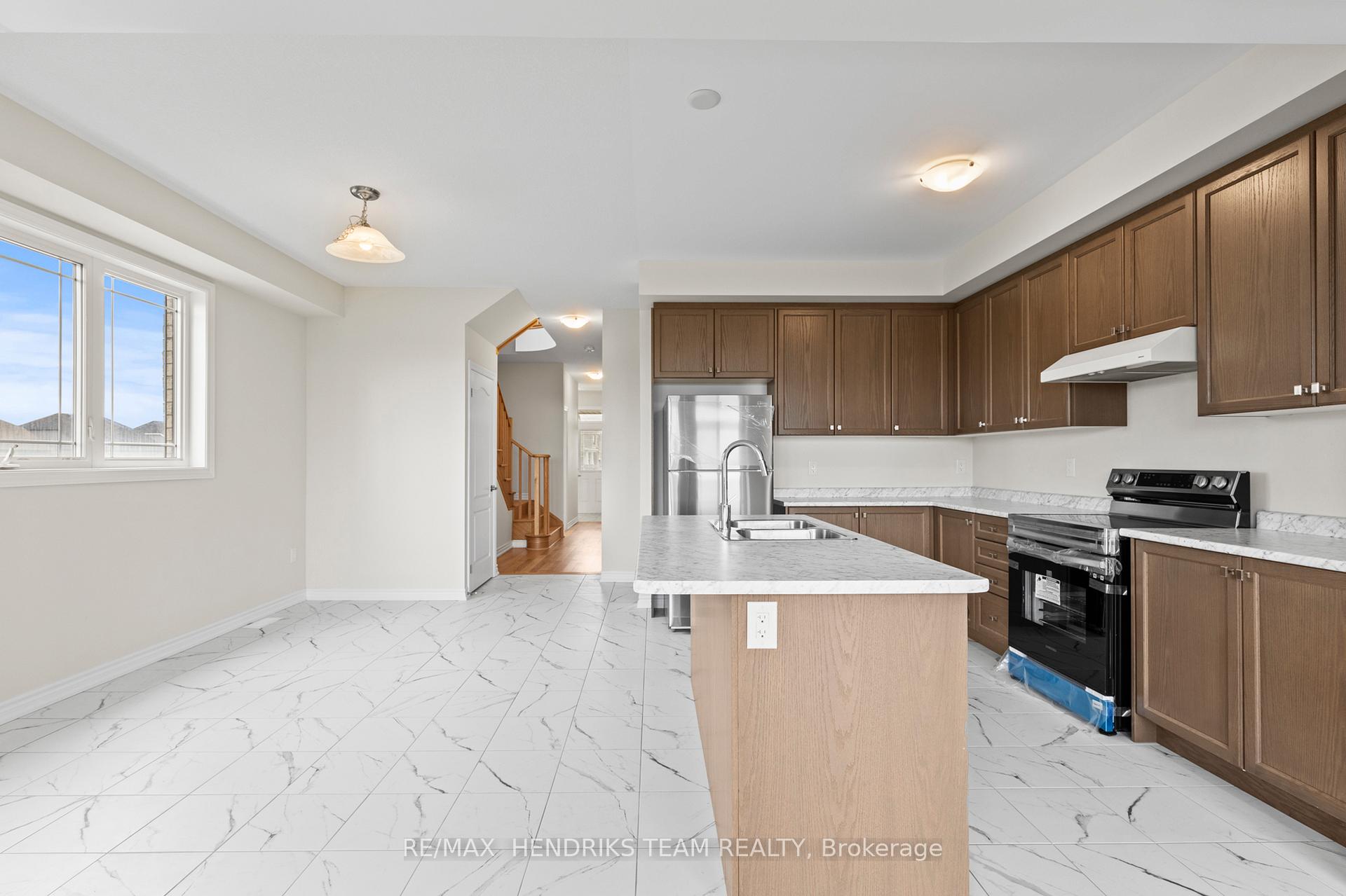 Photo 8 of 456 Barker Parkway, Thorold, Rolling Meadows — HOMEH