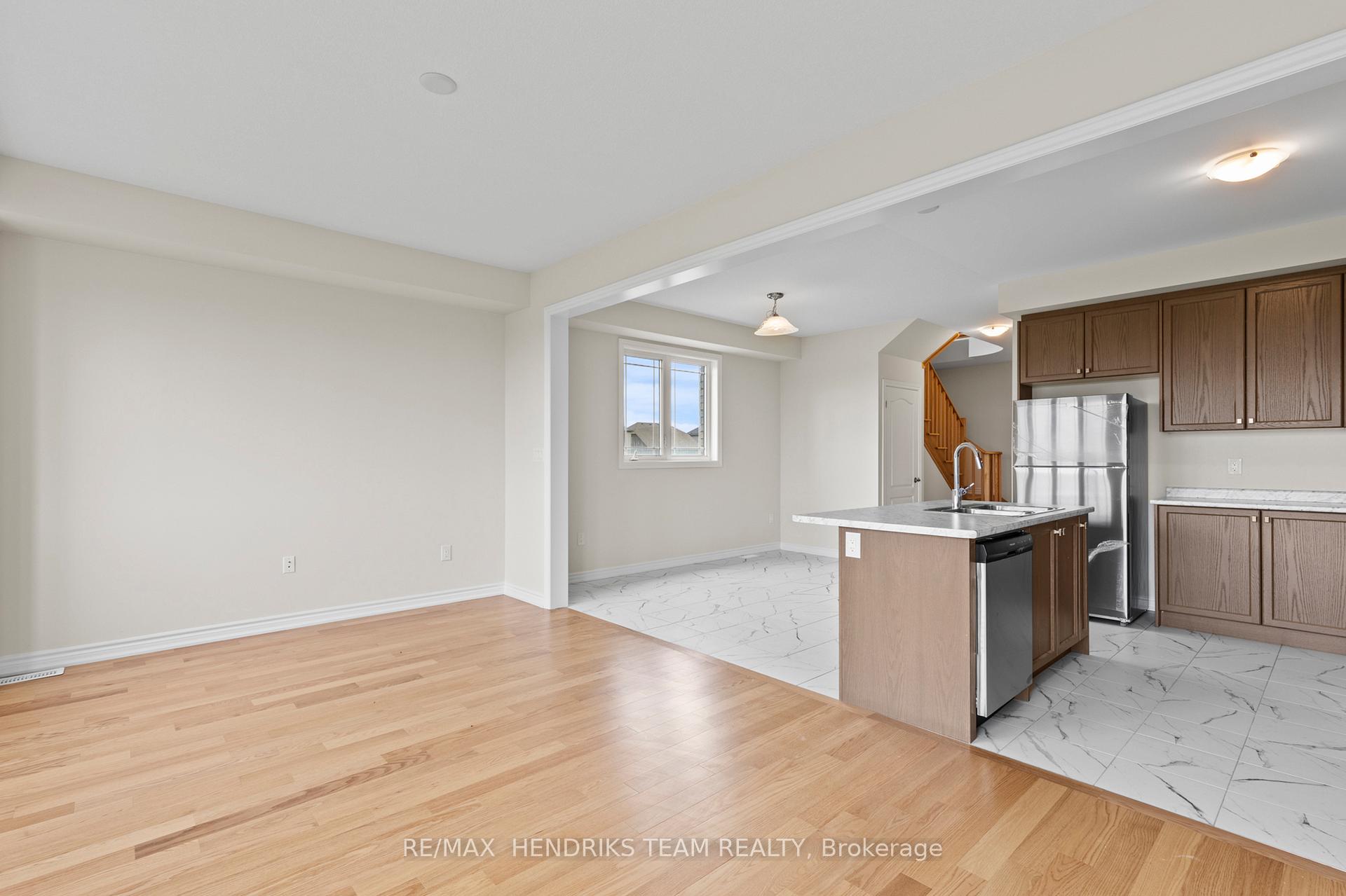 Photo 9 of 456 Barker Parkway, Thorold, Rolling Meadows — HOMEH