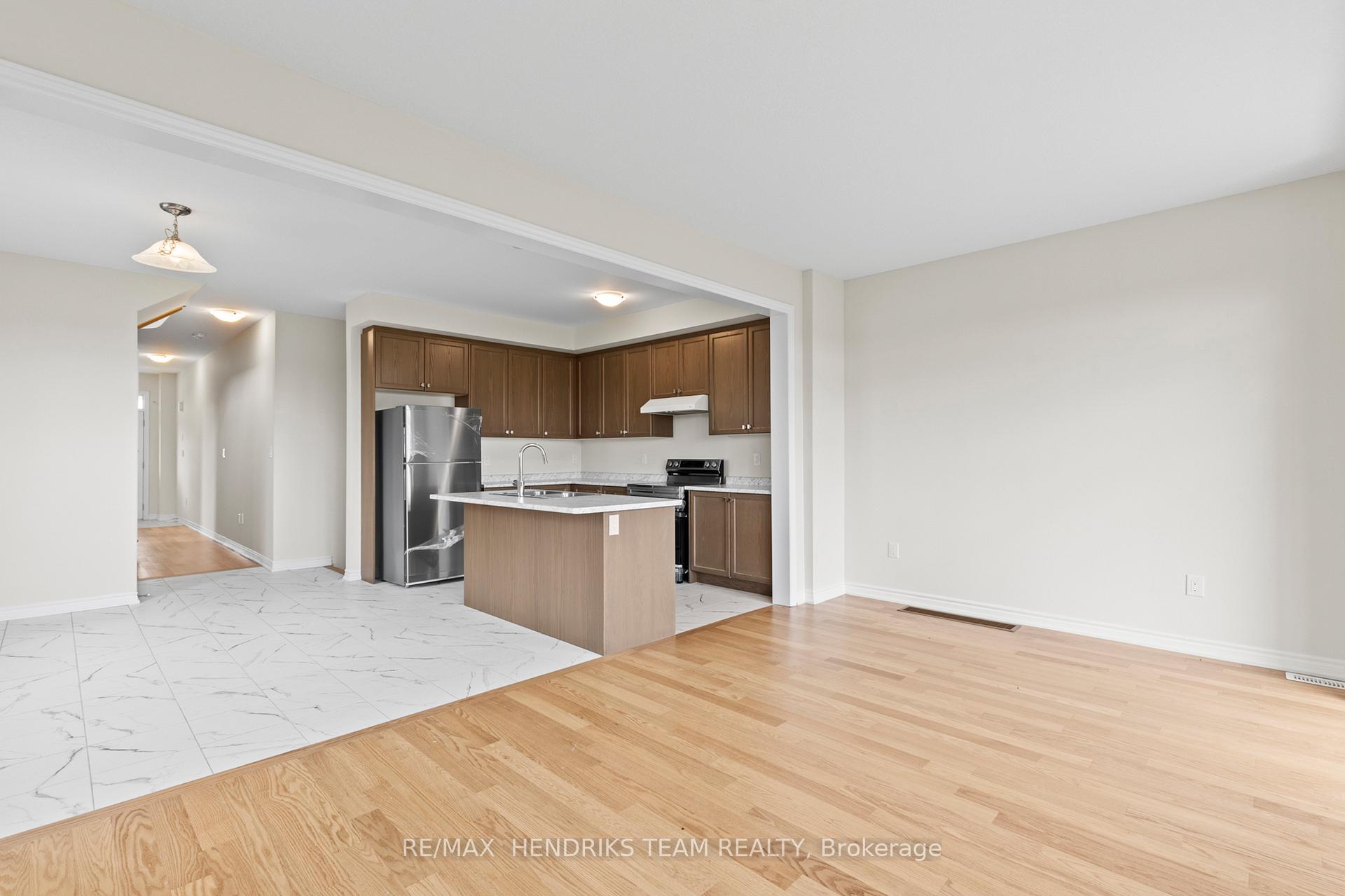 Photo 11 of 456 Barker Parkway, Thorold, Rolling Meadows — HOMEH