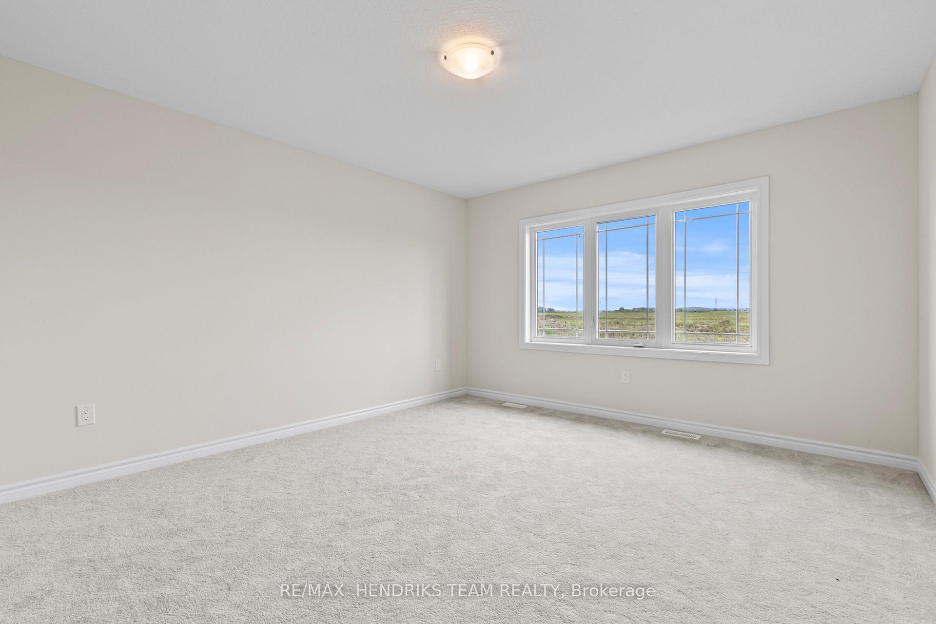 Photo 14 of 456 Barker Parkway, Thorold, Rolling Meadows — HOMEH