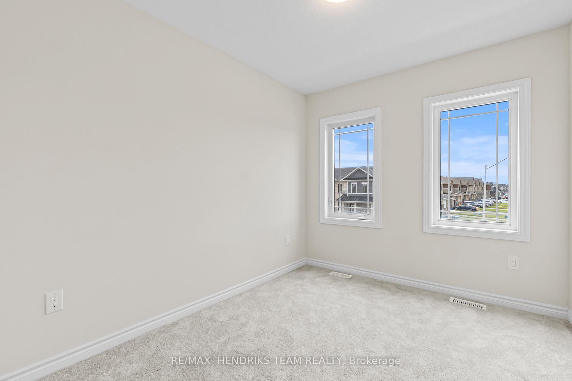 Photo 17 of 456 Barker Parkway, Thorold, Rolling Meadows — HOMEH