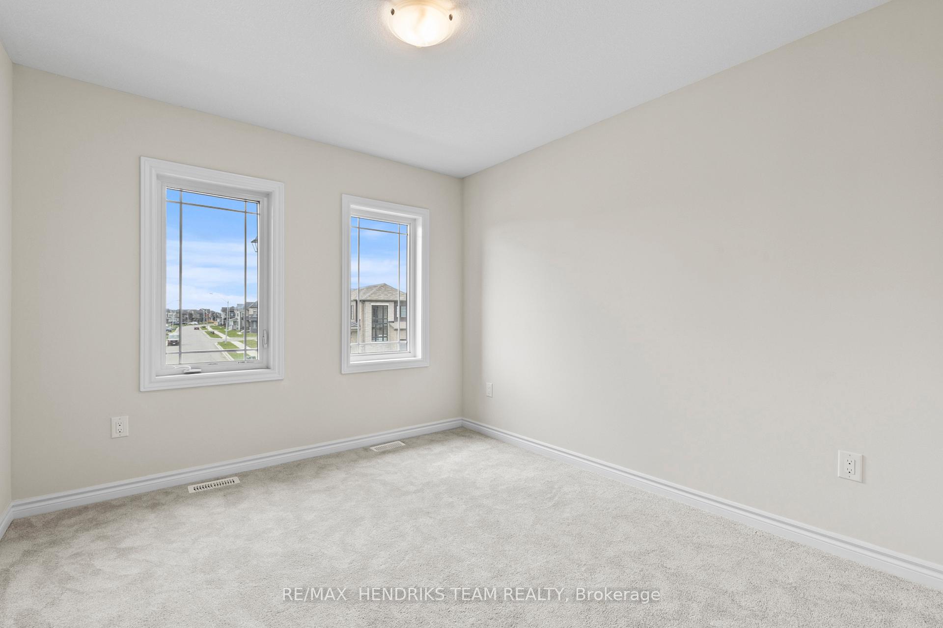 Photo 18 of 456 Barker Parkway, Thorold, Rolling Meadows — HOMEH