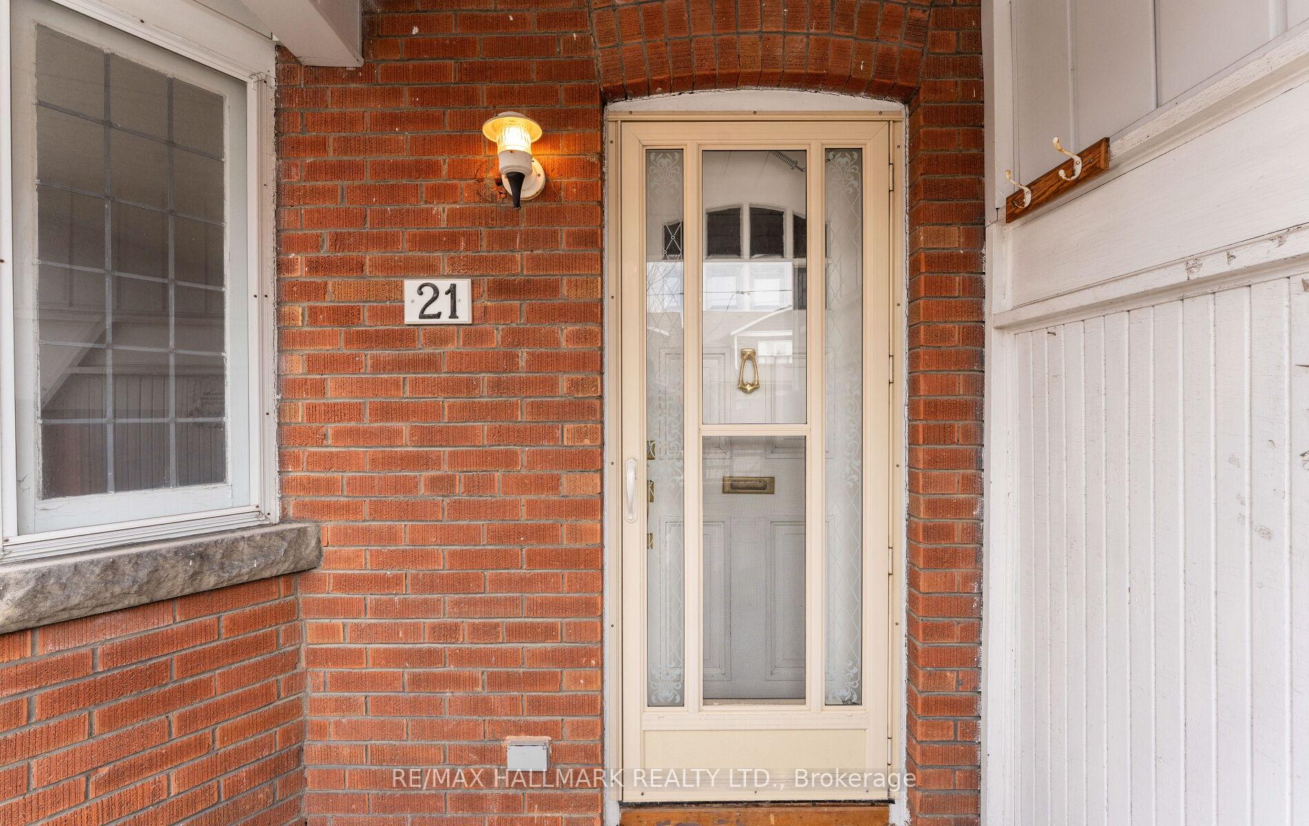 Photo 3 of 21 Kings Park Boulevard, Toronto, Danforth Village-East York — HOMEH