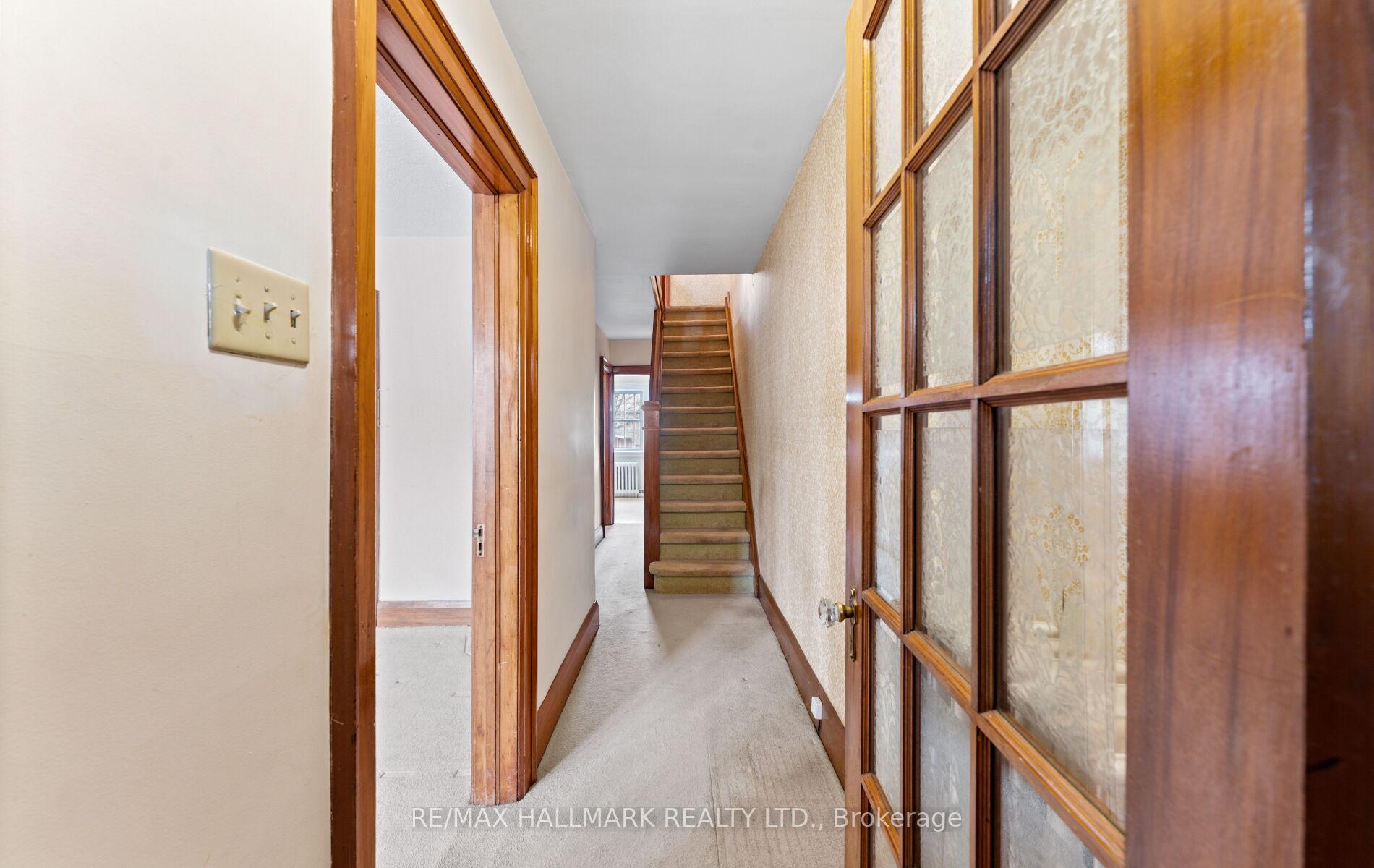 Photo 4 of 21 Kings Park Boulevard, Toronto, Danforth Village-East York — HOMEH