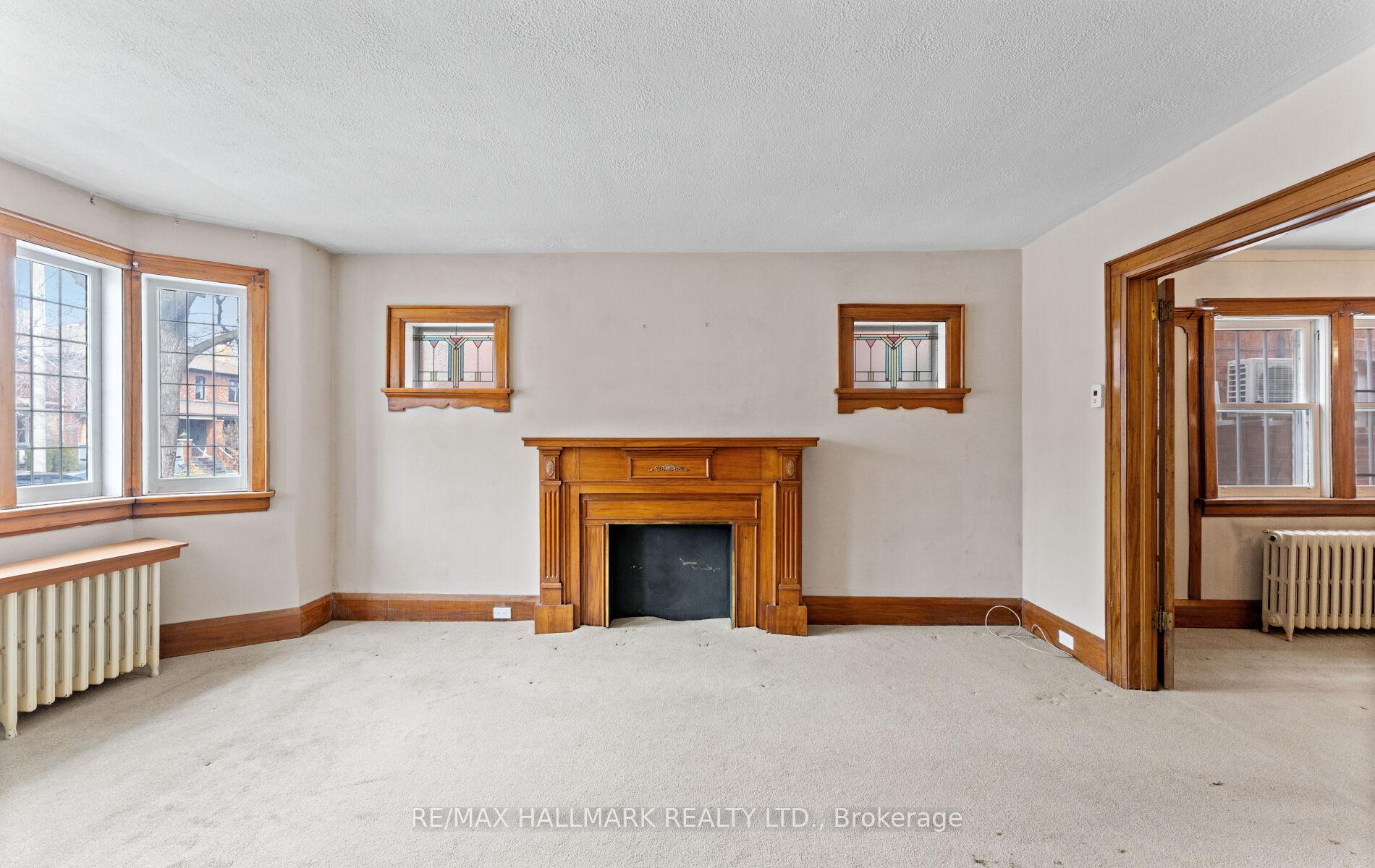 Photo 6 of 21 Kings Park Boulevard, Toronto, Danforth Village-East York — HOMEH