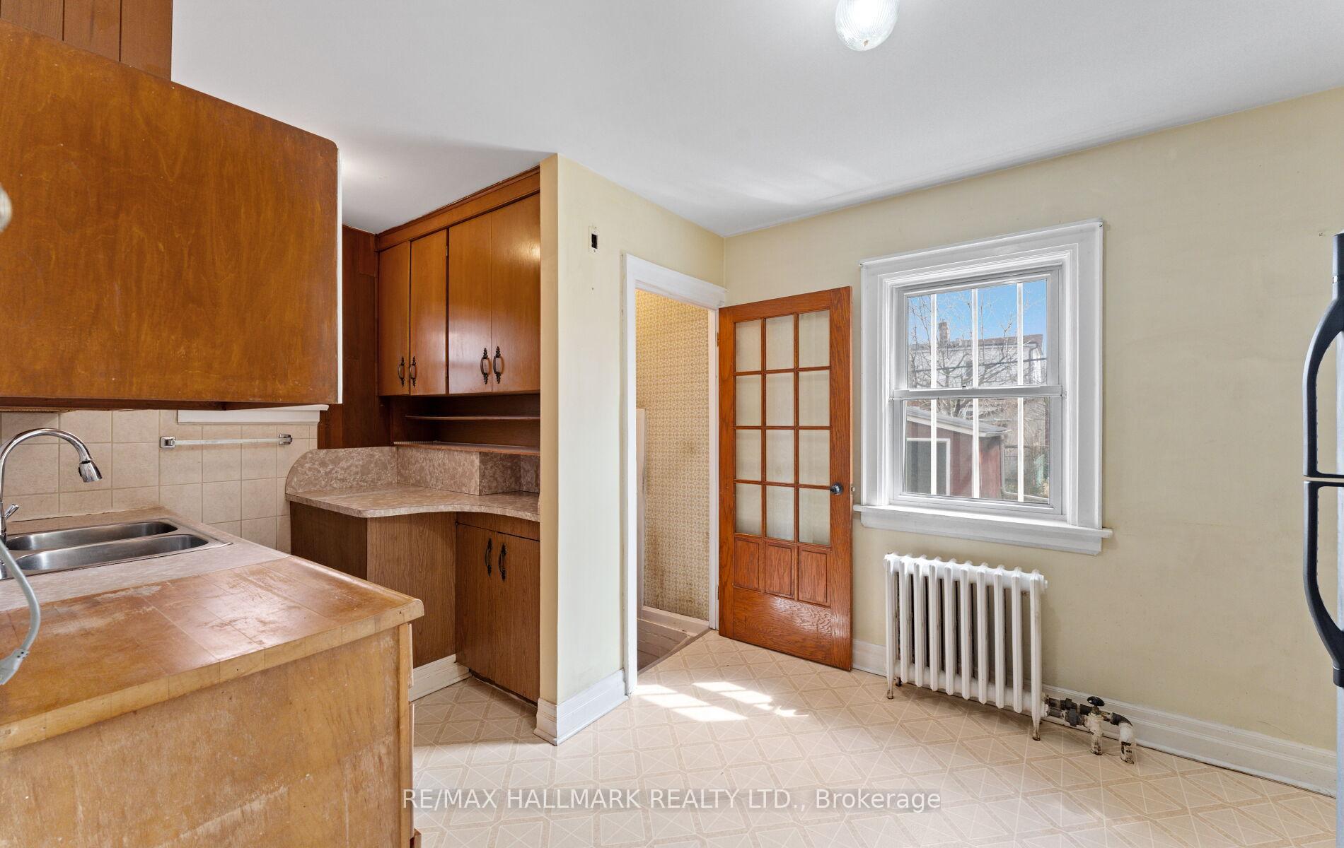 Photo 13 of 21 Kings Park Boulevard, Toronto, Danforth Village-East York — HOMEH