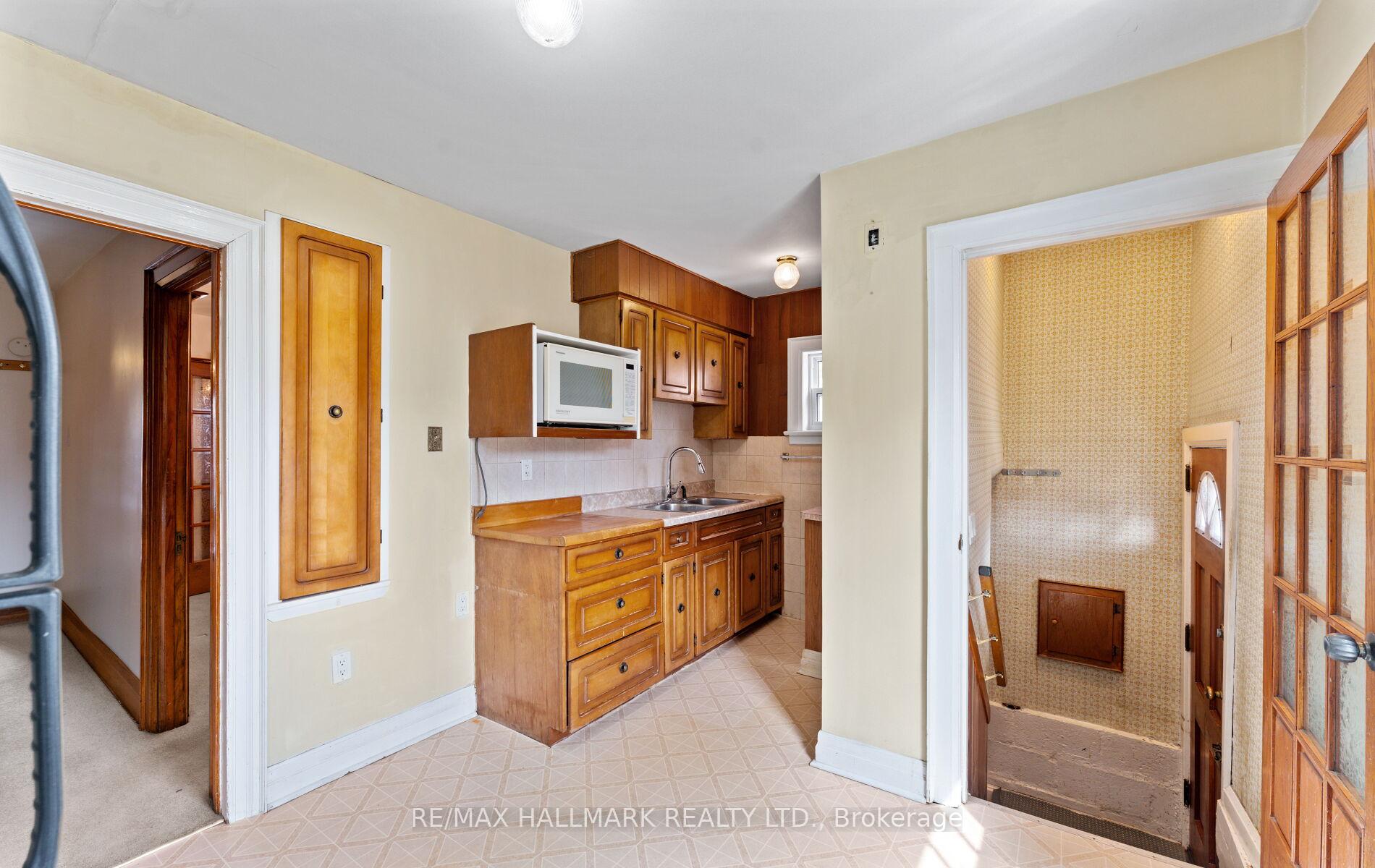 Photo 14 of 21 Kings Park Boulevard, Toronto, Danforth Village-East York — HOMEH