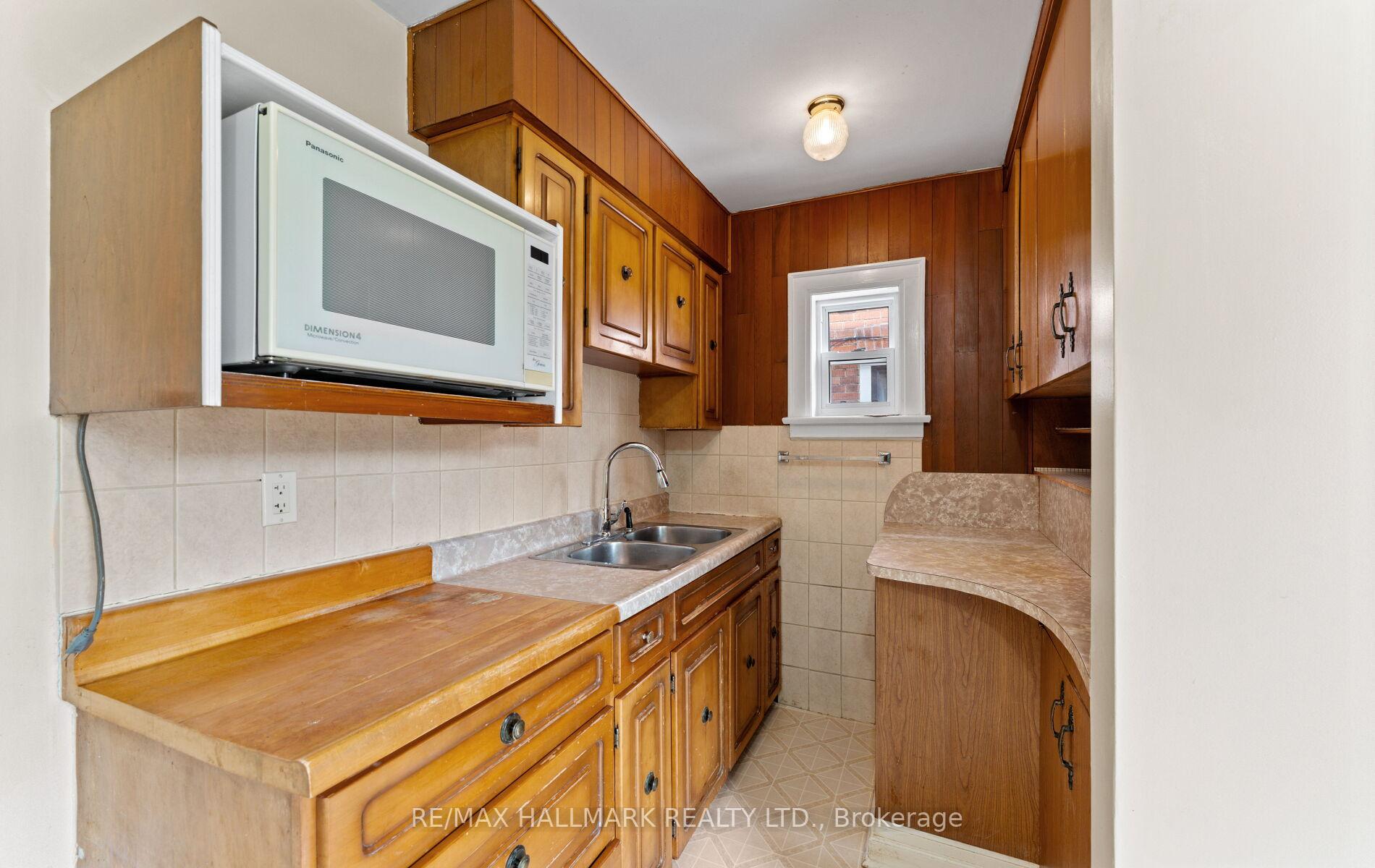 Photo 15 of 21 Kings Park Boulevard, Toronto, Danforth Village-East York — HOMEH