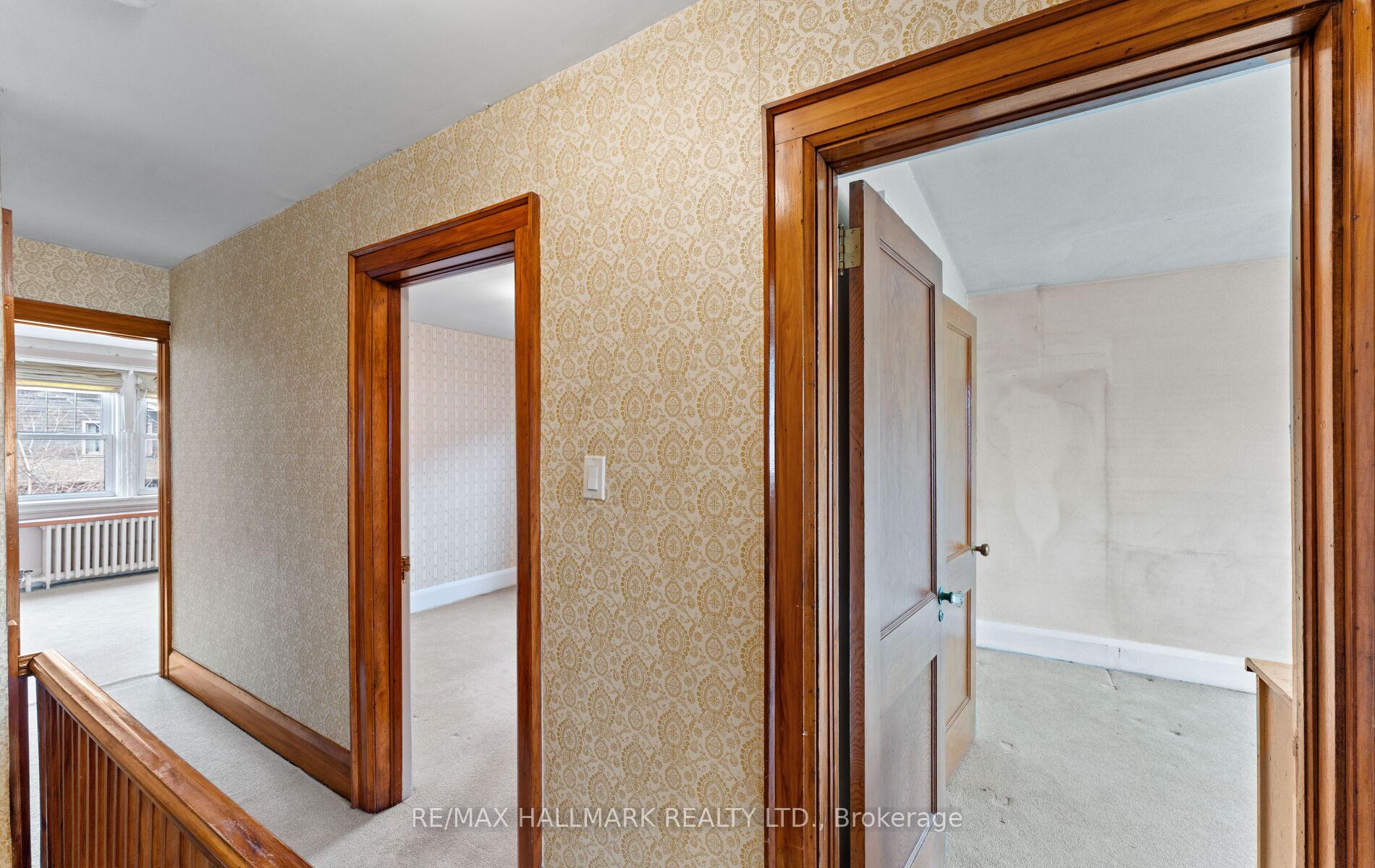 Photo 17 of 21 Kings Park Boulevard, Toronto, Danforth Village-East York — HOMEH
