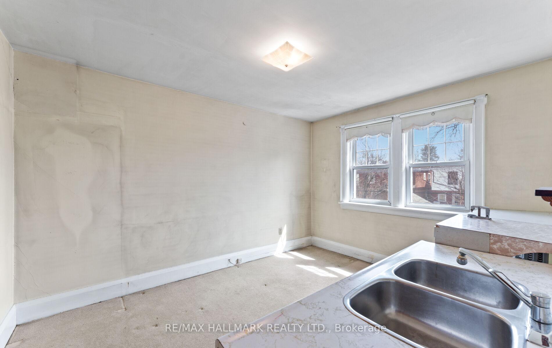 Photo 18 of 21 Kings Park Boulevard, Toronto, Danforth Village-East York — HOMEH