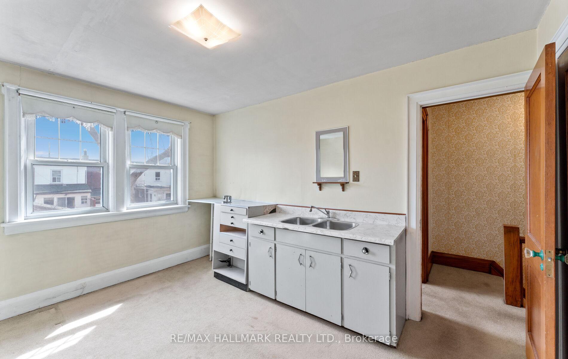 Photo 19 of 21 Kings Park Boulevard, Toronto, Danforth Village-East York — HOMEH
