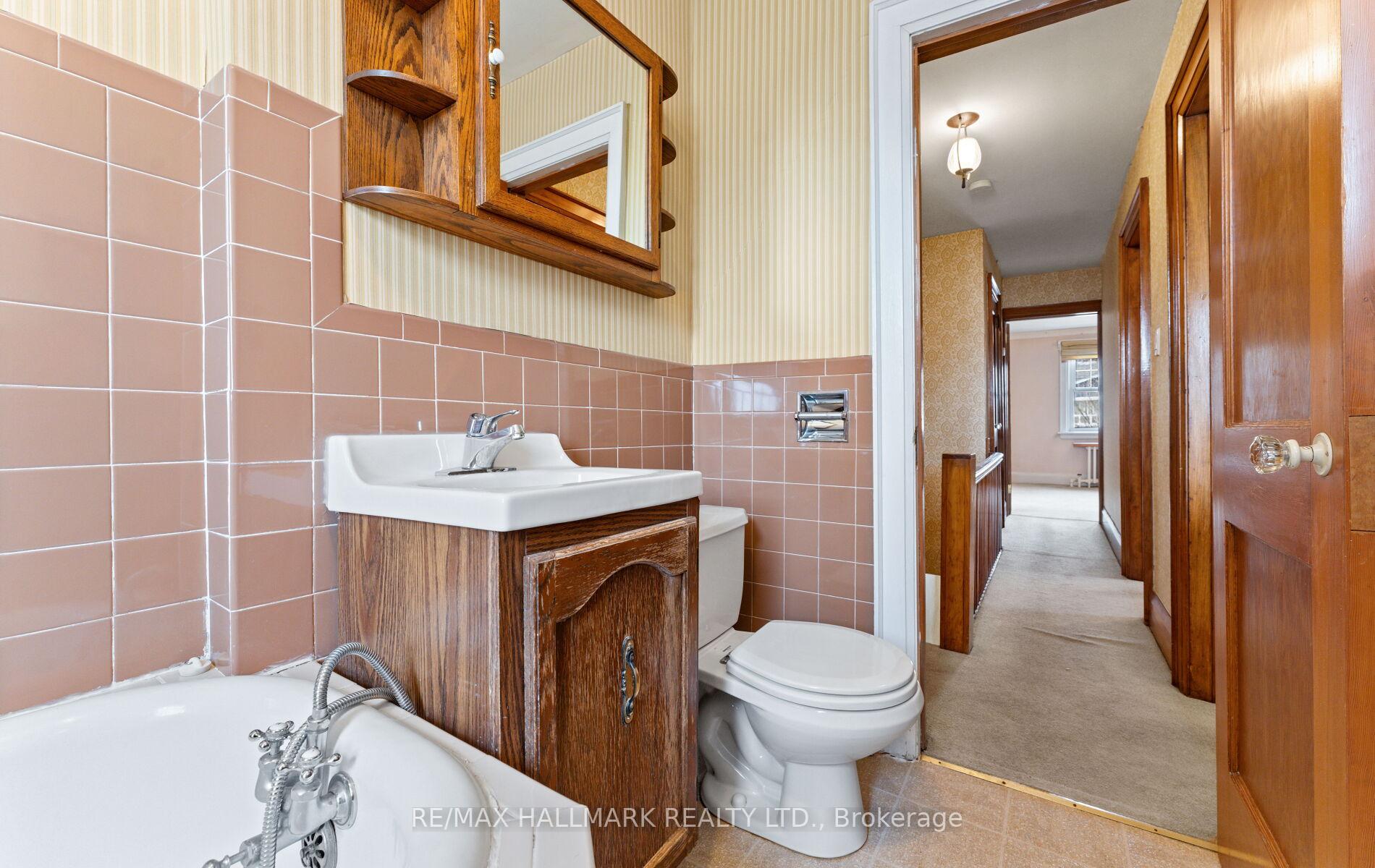 Photo 24 of 21 Kings Park Boulevard, Toronto, Danforth Village-East York — HOMEH