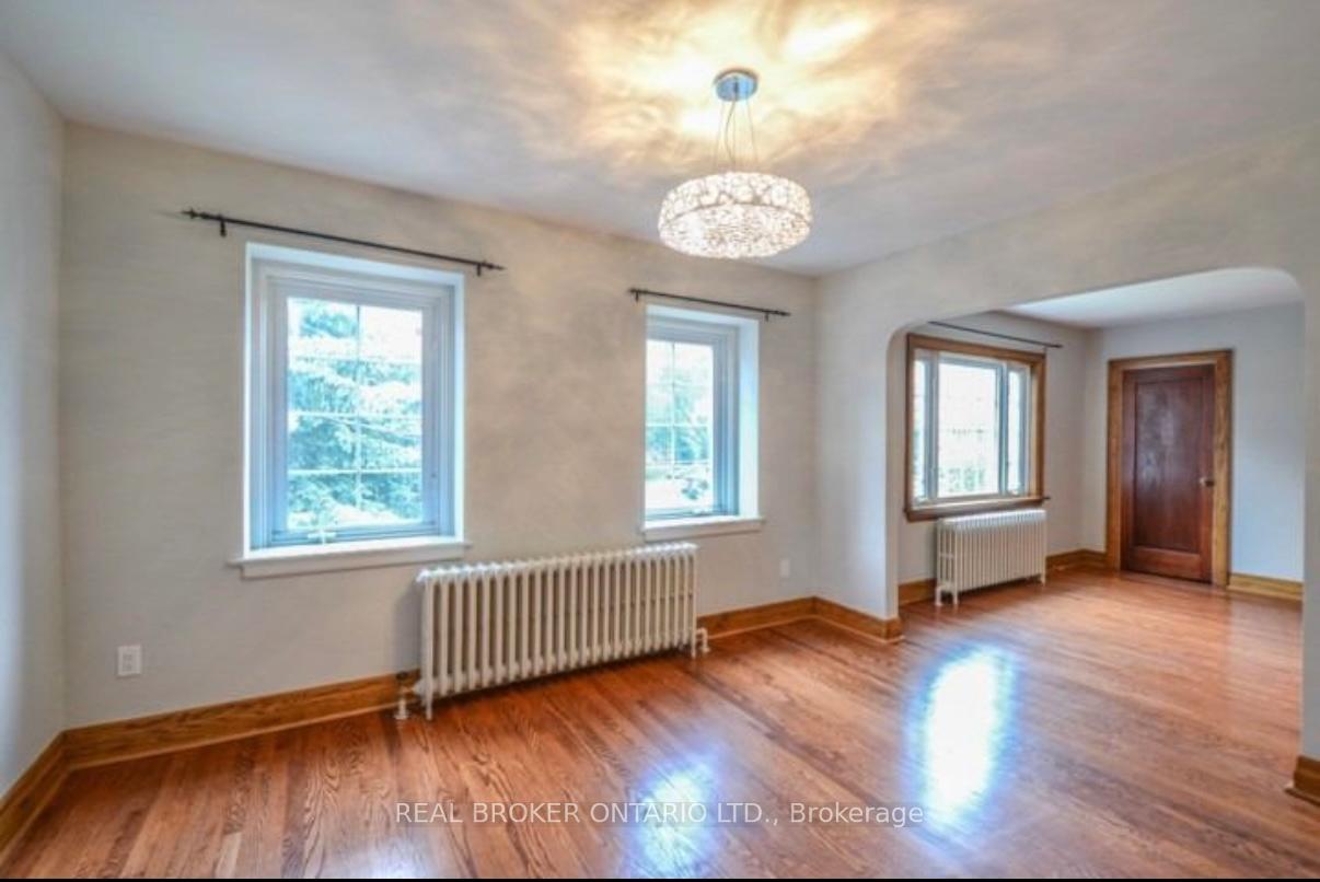 Photo 2 of Unit #Upper, 6 Oriole Crescent, Toronto, Yonge-St. Clair — HOMEH