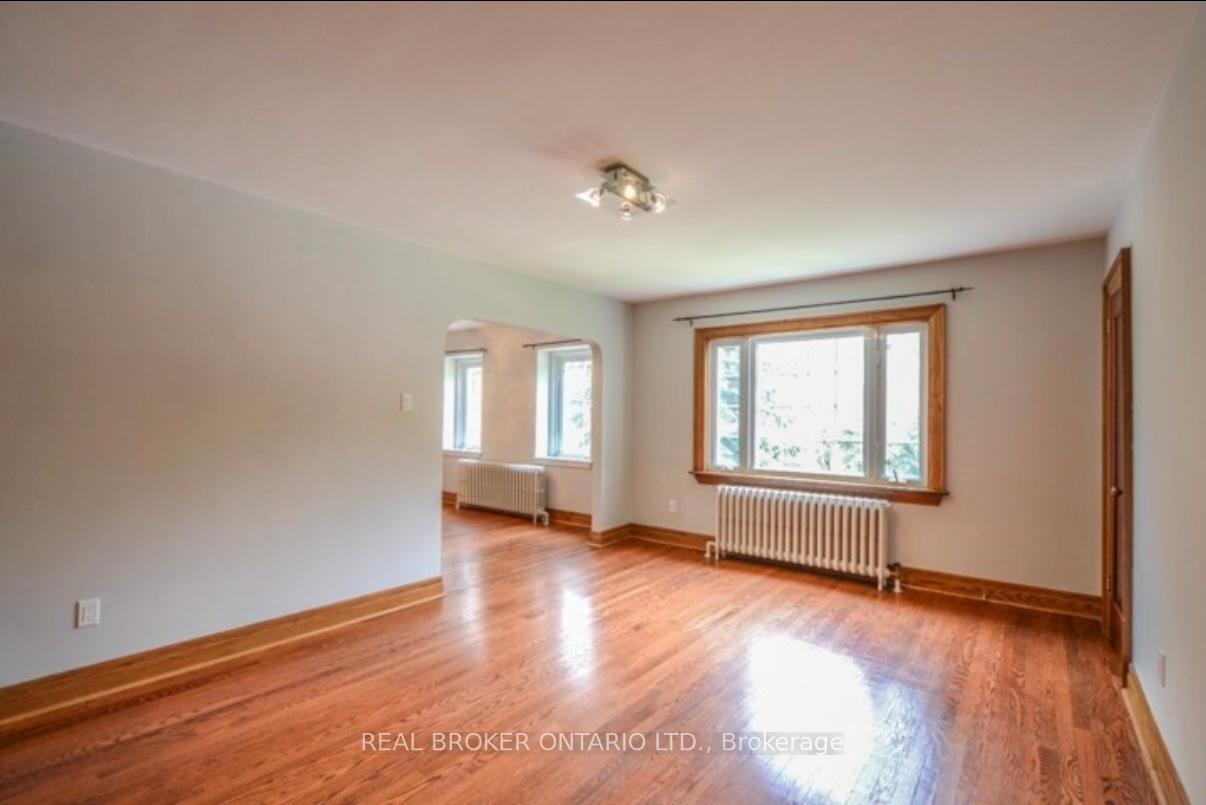 Photo 3 of Unit #Upper, 6 Oriole Crescent, Toronto, Yonge-St. Clair — HOMEH