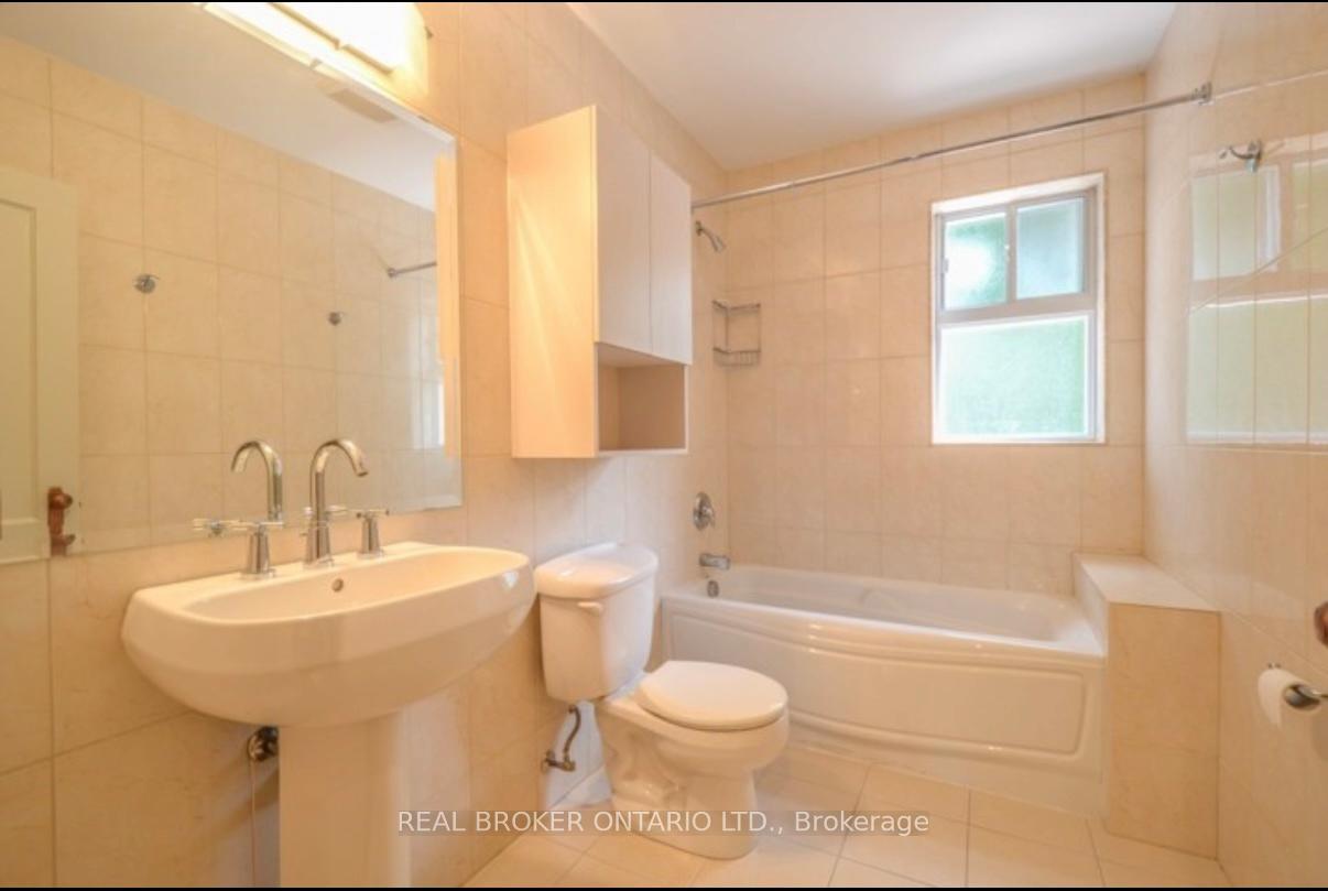 Photo 6 of Unit #Upper, 6 Oriole Crescent, Toronto, Yonge-St. Clair — HOMEH