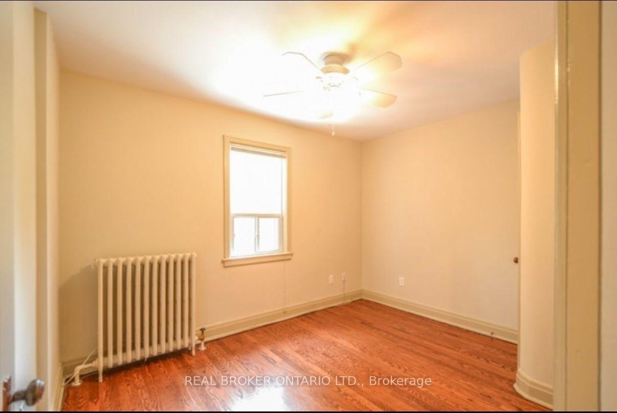 Photo 8 of Unit #Upper, 6 Oriole Crescent, Toronto, Yonge-St. Clair — HOMEH