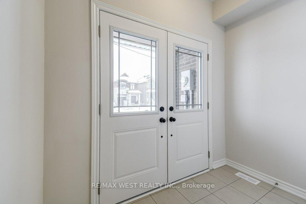 Photo 2 of 86 Baker Street, Thorold, Thorold Downtown — HOMEH