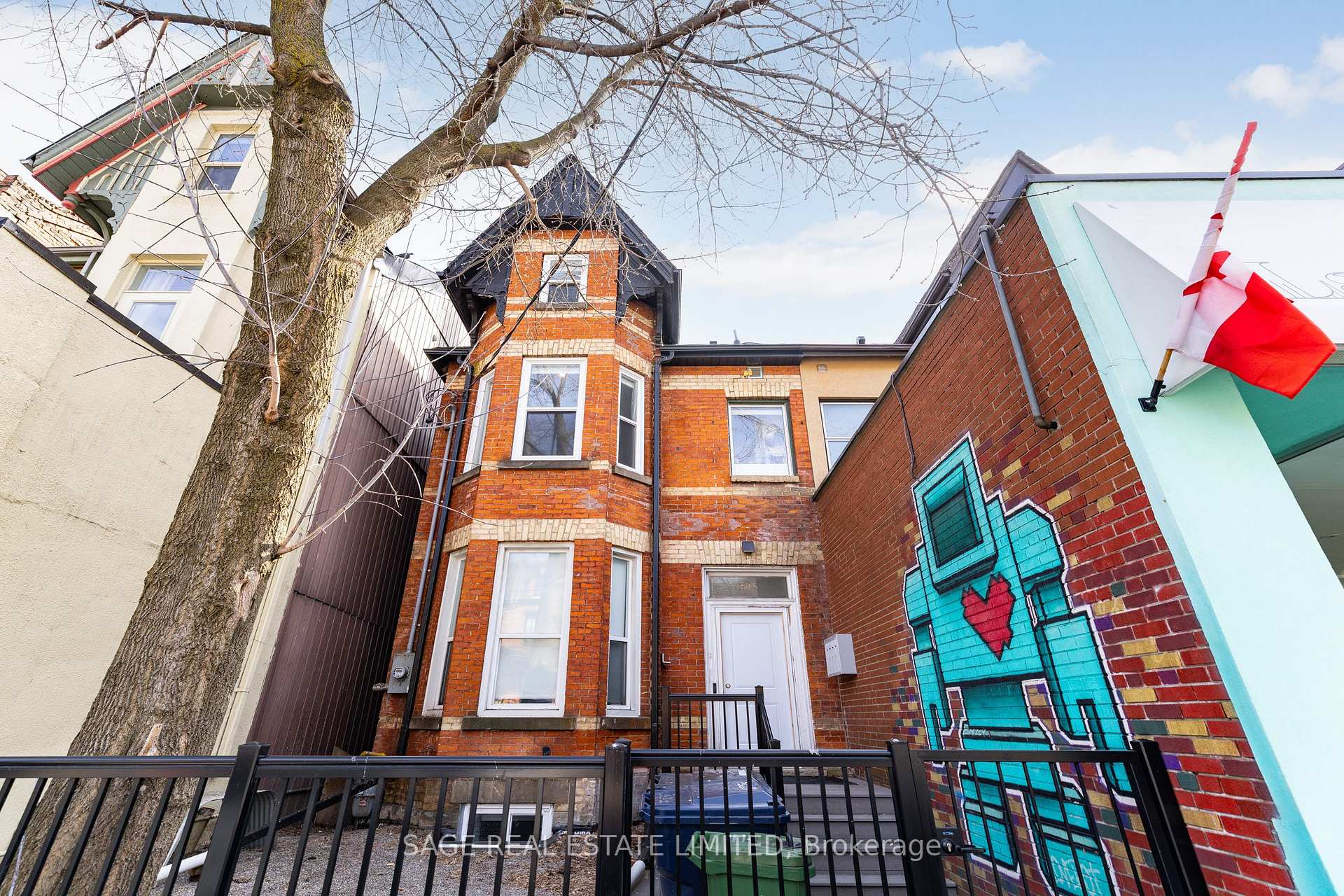 Front of Unit 2, 225 Carlton Street