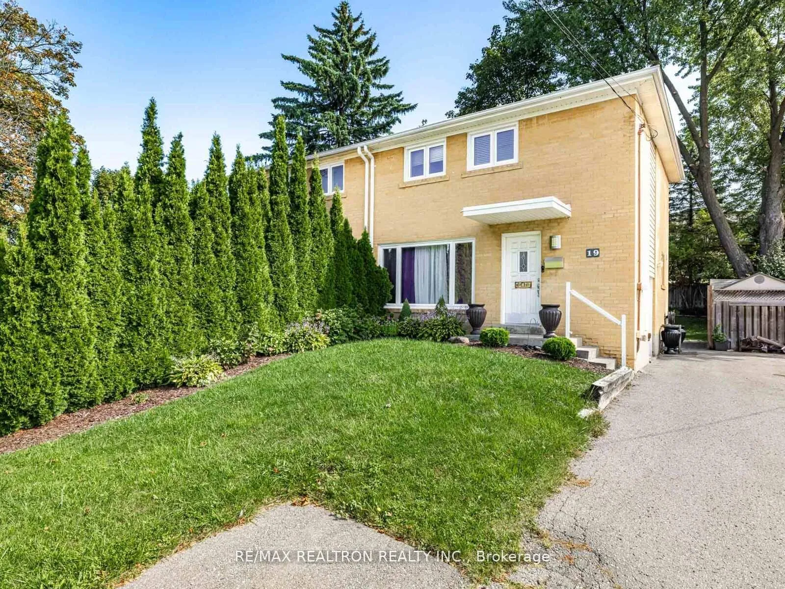 Photo 2 of 19 Davis Road, Aurora, Aurora Highlands — HOMEH