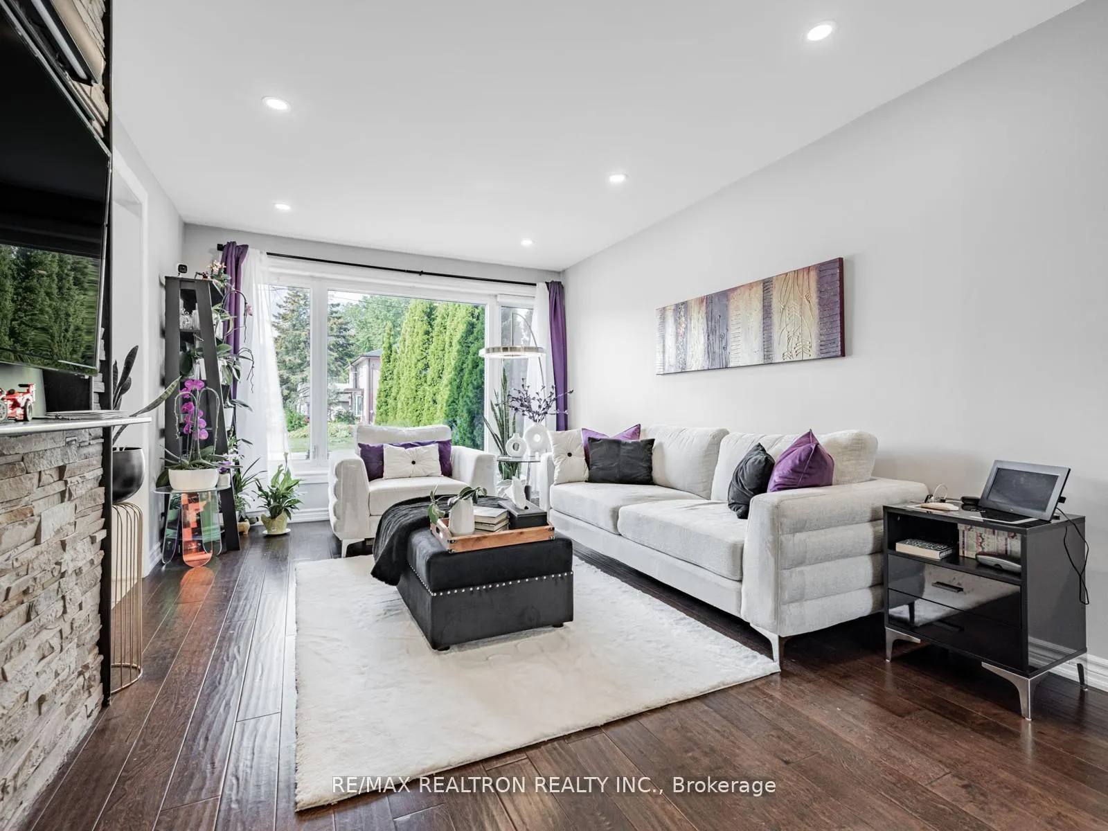 Photo 4 of 19 Davis Road, Aurora, Aurora Highlands — HOMEH