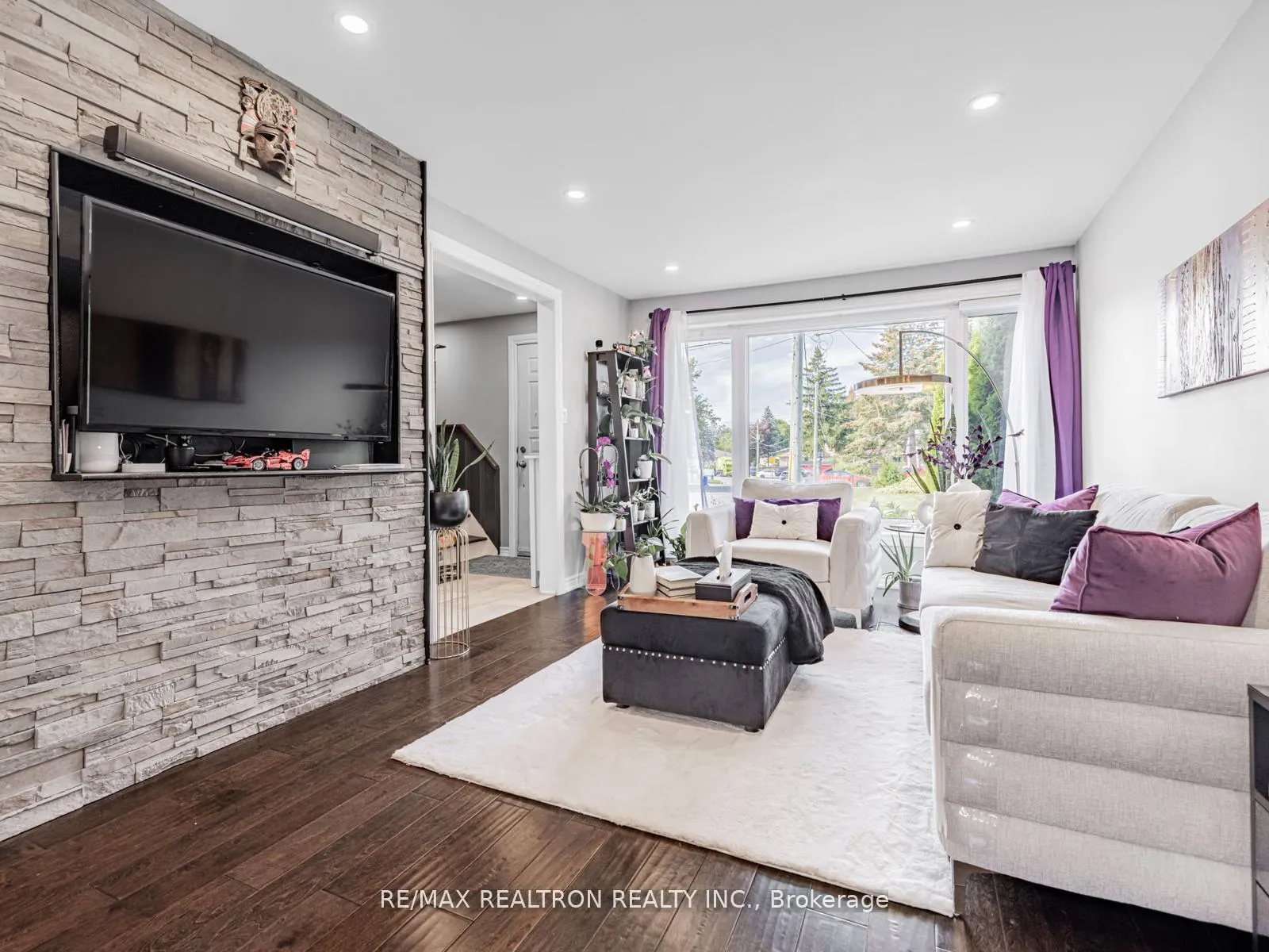 Photo 5 of 19 Davis Road, Aurora, Aurora Highlands — HOMEH