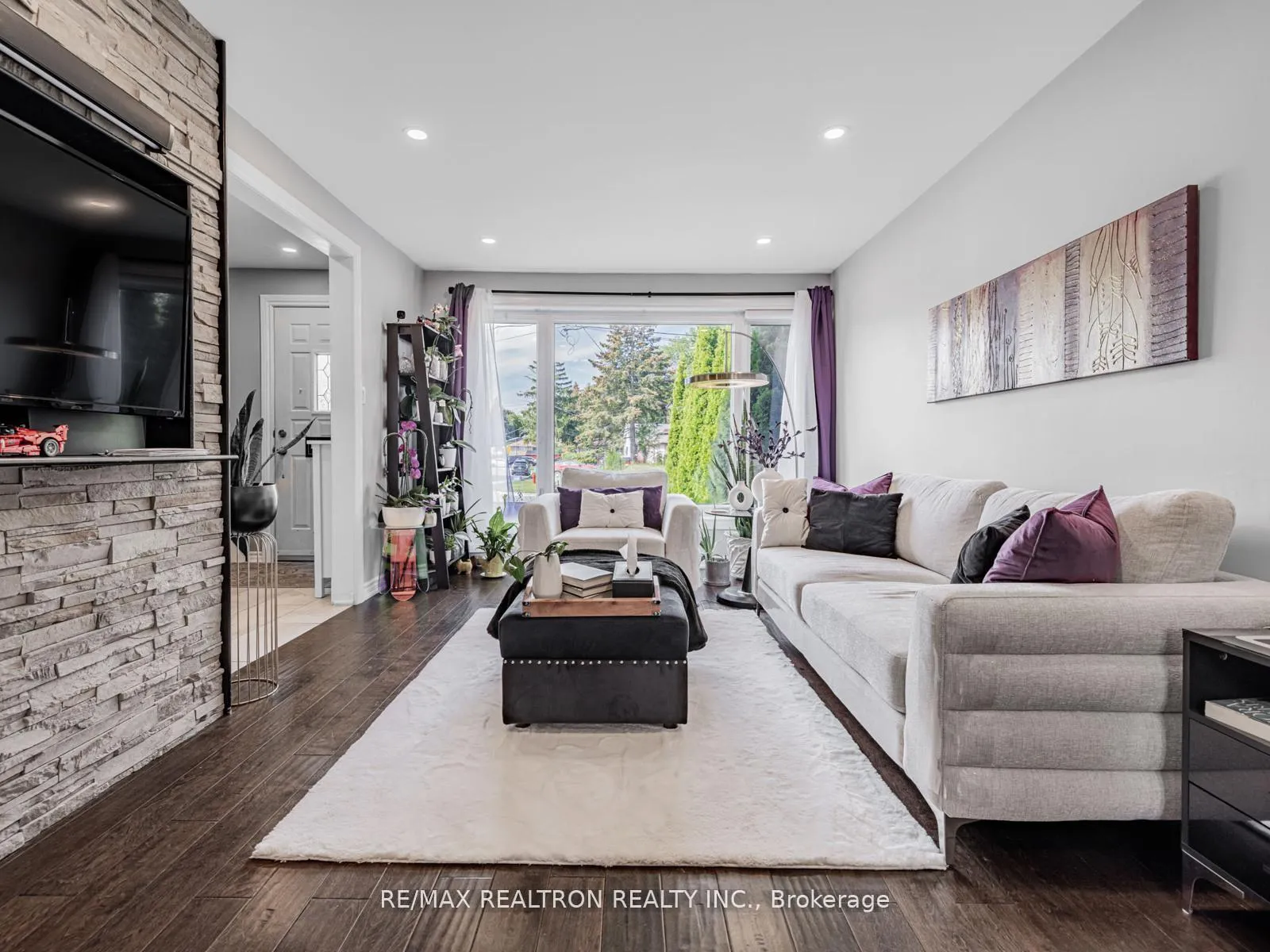 Photo 6 of 19 Davis Road, Aurora, Aurora Highlands — HOMEH