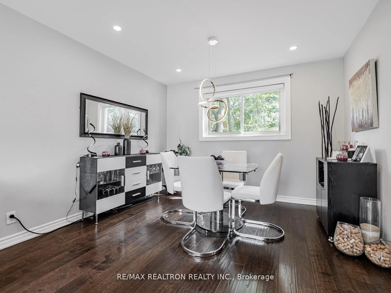Photo 8 of 19 Davis Road, Aurora, Aurora Highlands — HOMEH