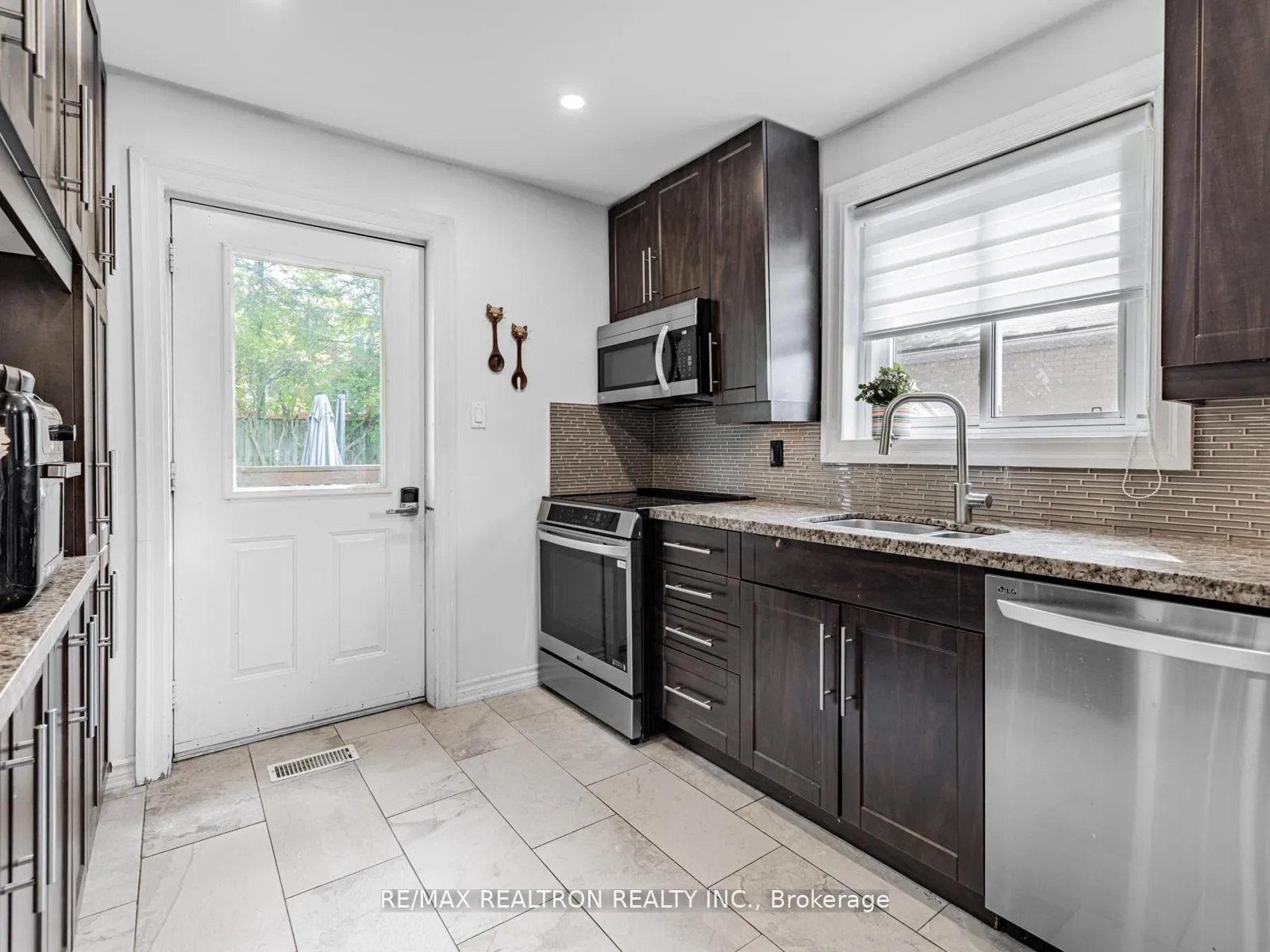 Photo 10 of 19 Davis Road, Aurora, Aurora Highlands — HOMEH
