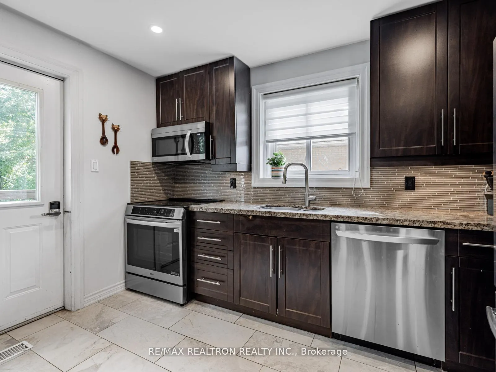 Photo 11 of 19 Davis Road, Aurora, Aurora Highlands — HOMEH