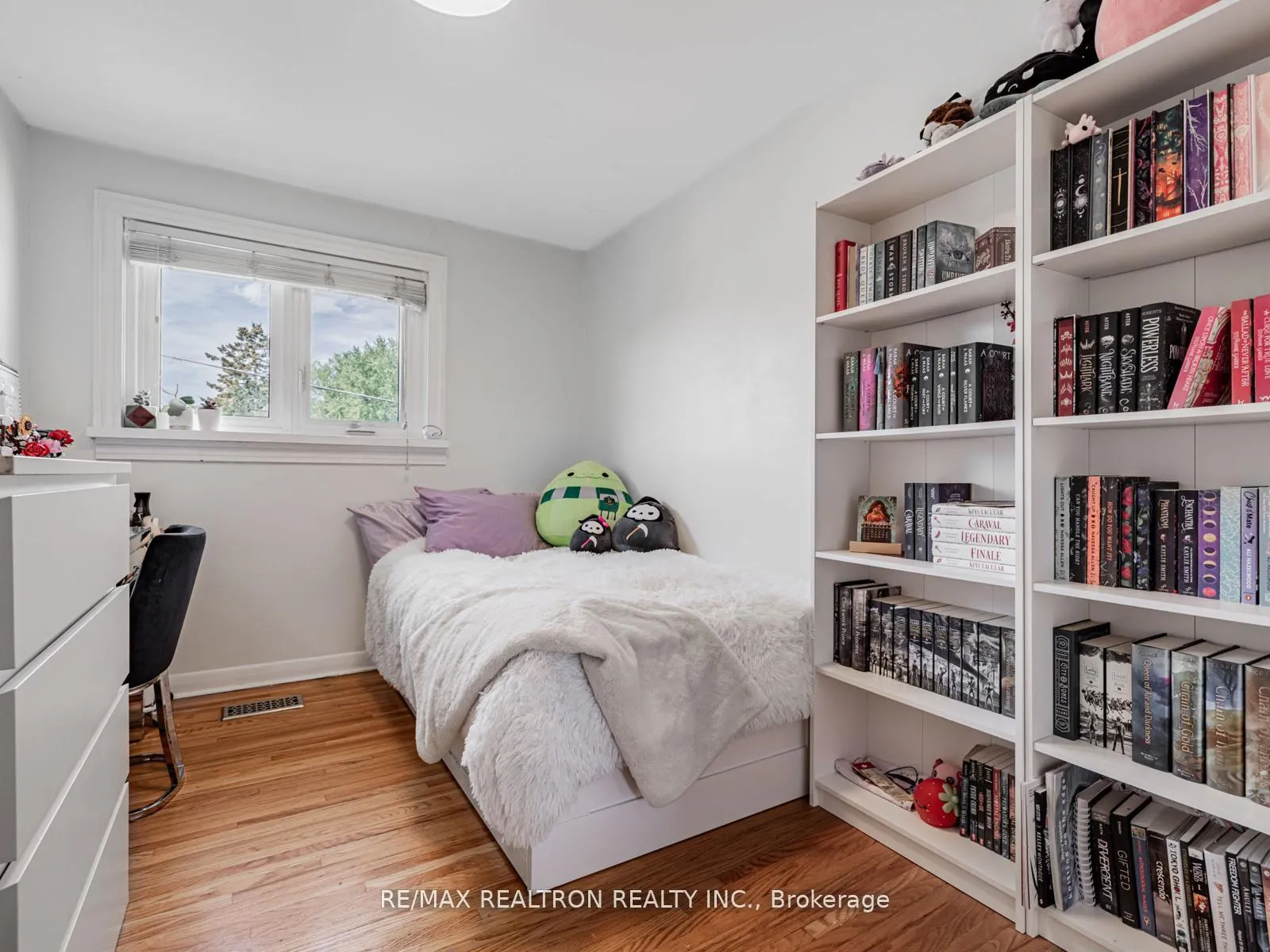 Photo 17 of 19 Davis Road, Aurora, Aurora Highlands — HOMEH