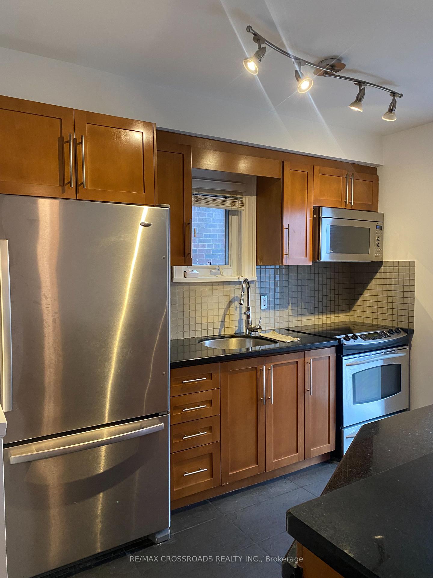 Photo 3 of 1076 Logan Avenue, Toronto, Broadview North — HOMEH