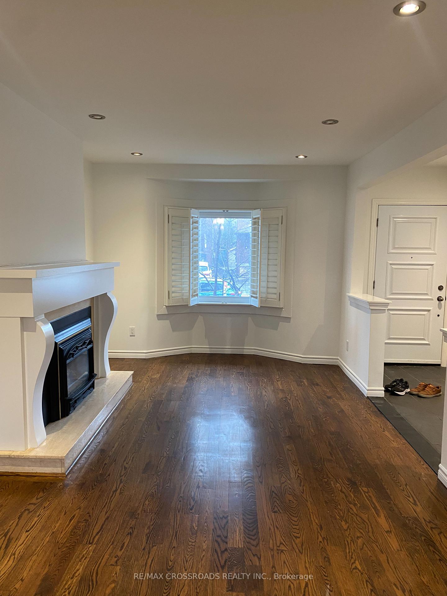 Photo 5 of 1076 Logan Avenue, Toronto, Broadview North — HOMEH