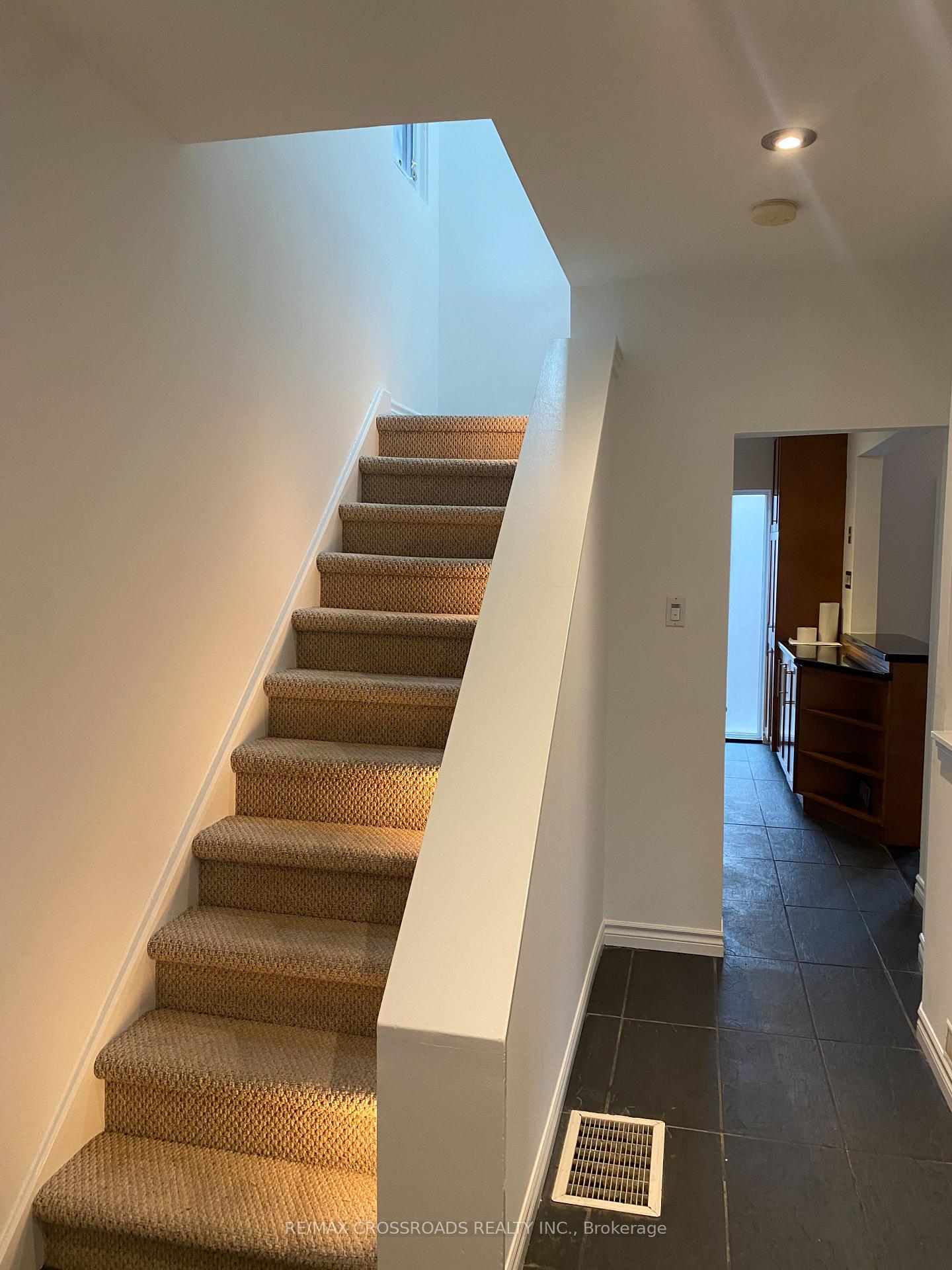 Photo 7 of 1076 Logan Avenue, Toronto, Broadview North — HOMEH