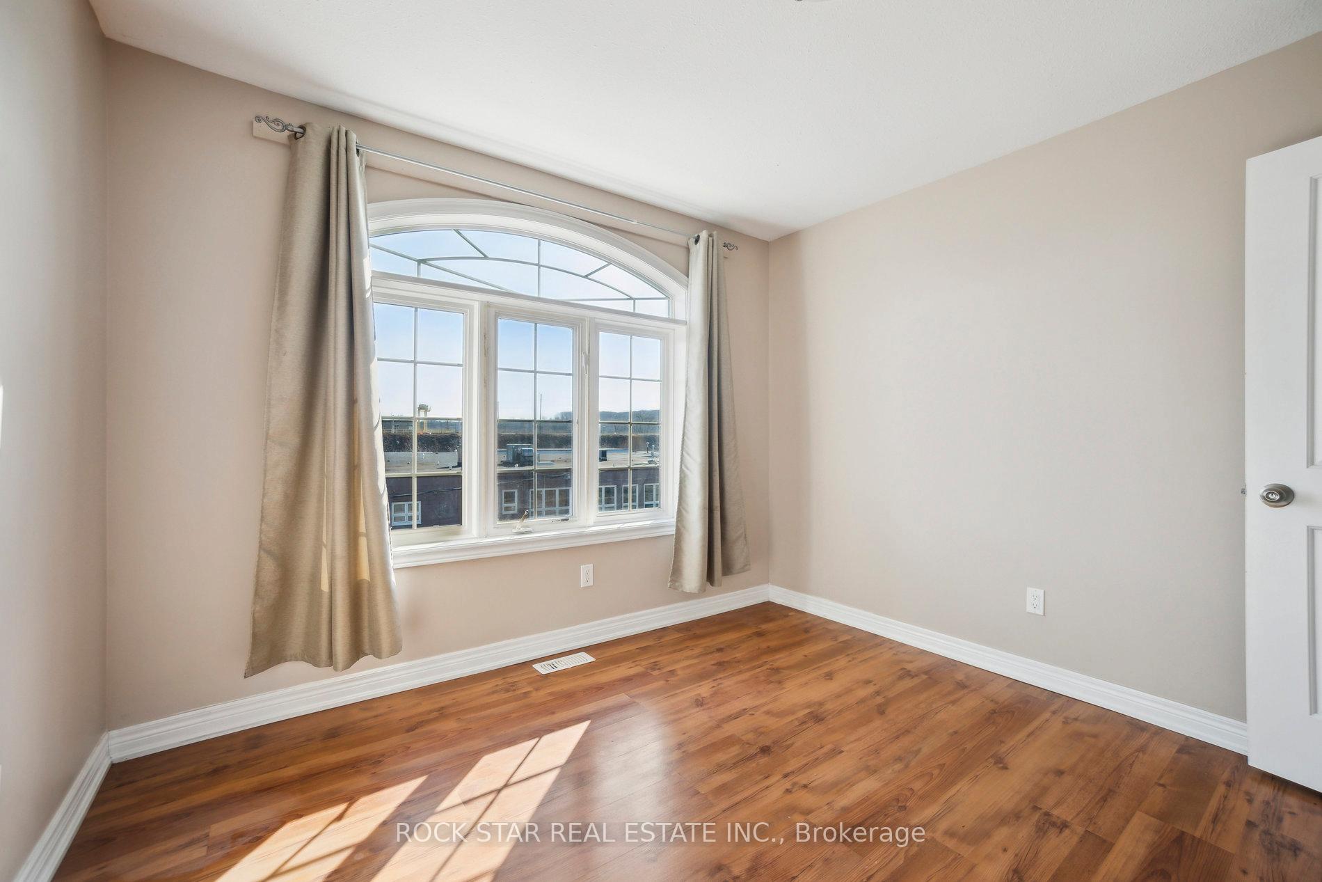 Photo 13 of 83 Wellington Street N, Thorold, Thorold Downtown — HOMEH